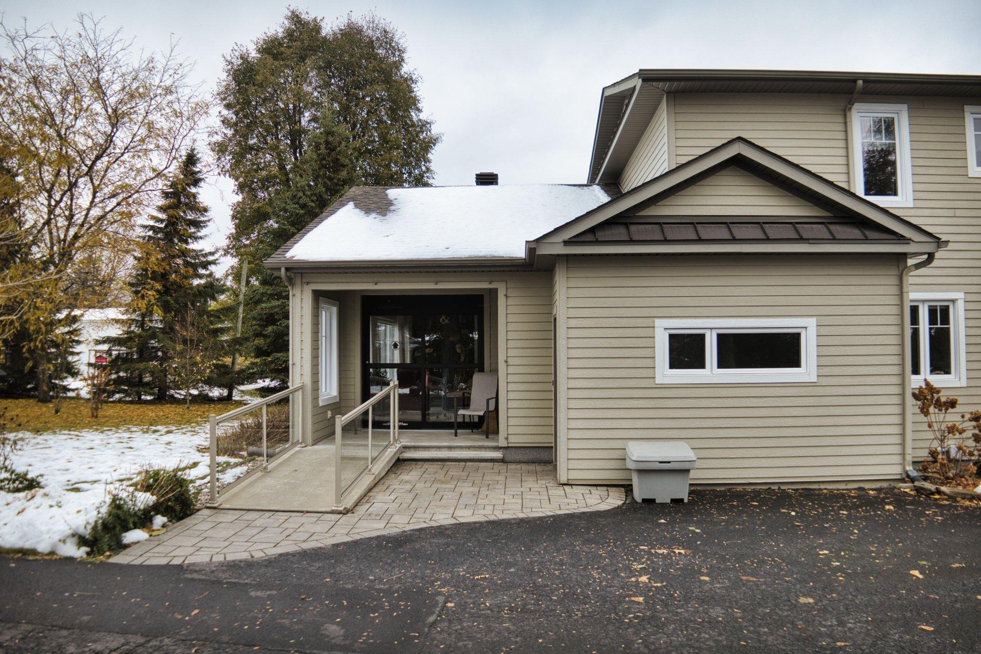 









249


Rue St-Henri

,
Napierville,




QC
J0J1L0

