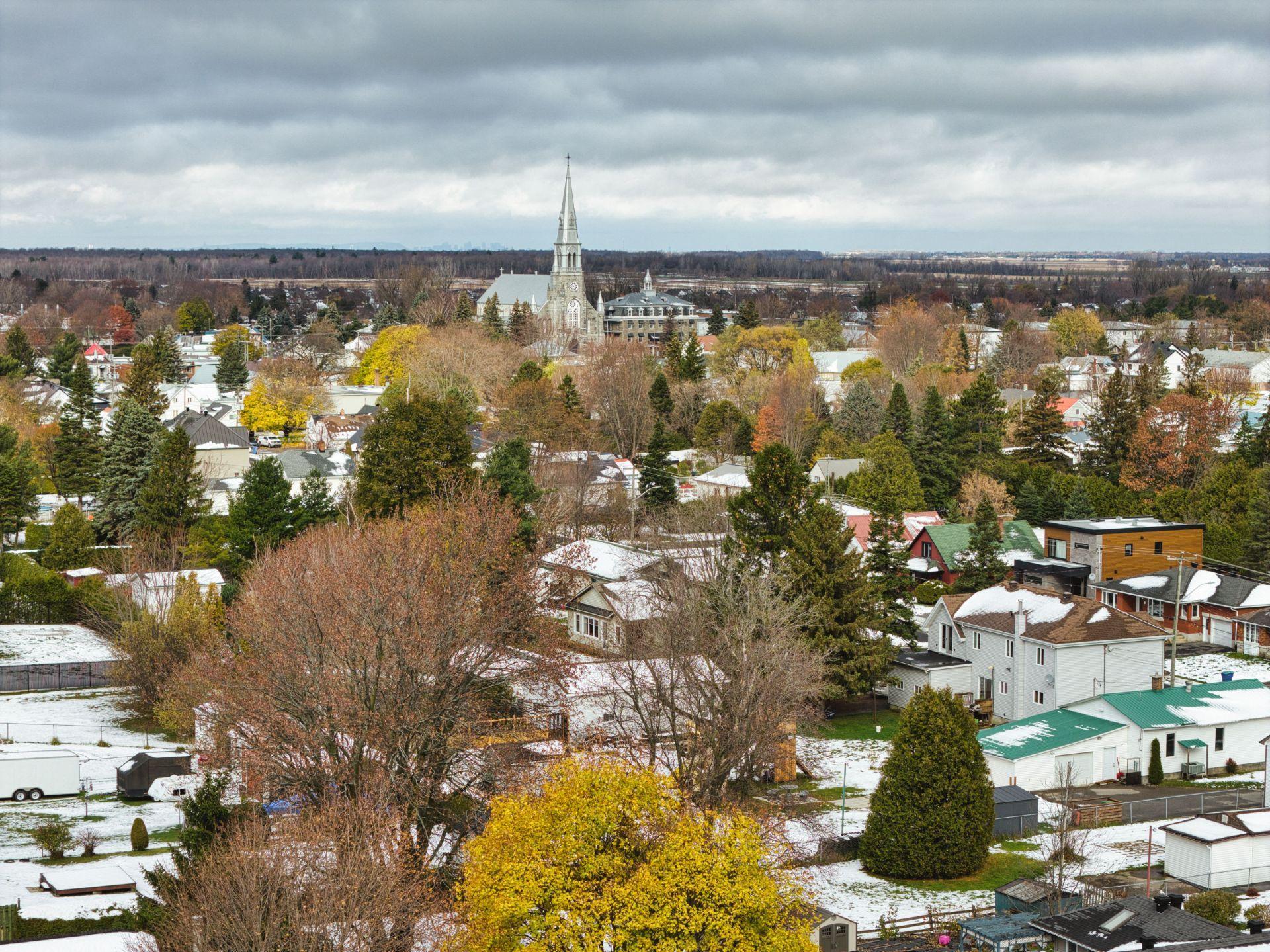 









249


Rue St-Henri

,
Napierville,




QC
J0J1L0

