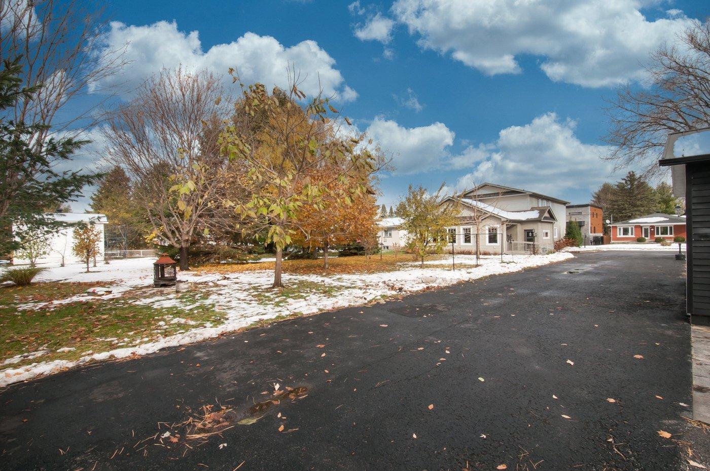 









249


Rue St-Henri

,
Napierville,




QC
J0J1L0

