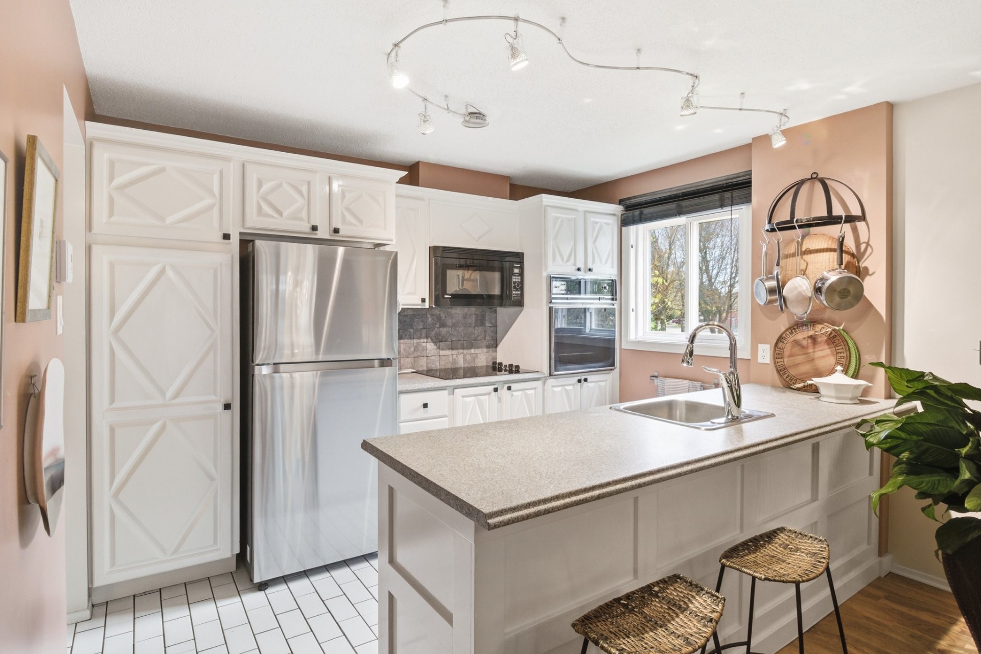 









20


Rue Normand

, 4,
Gatineau (Hull),




QC
J8Y4C4

