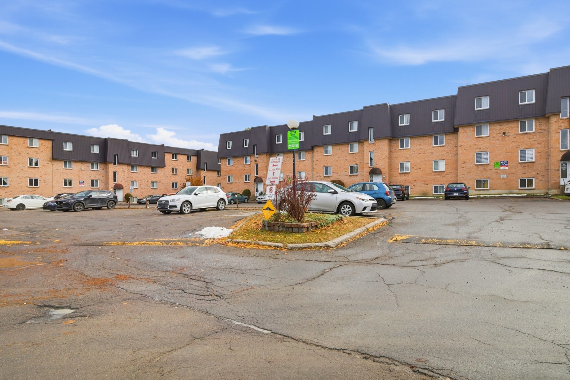 









20


Rue Normand

, 4,
Gatineau (Hull),




QC
J8Y4C4

