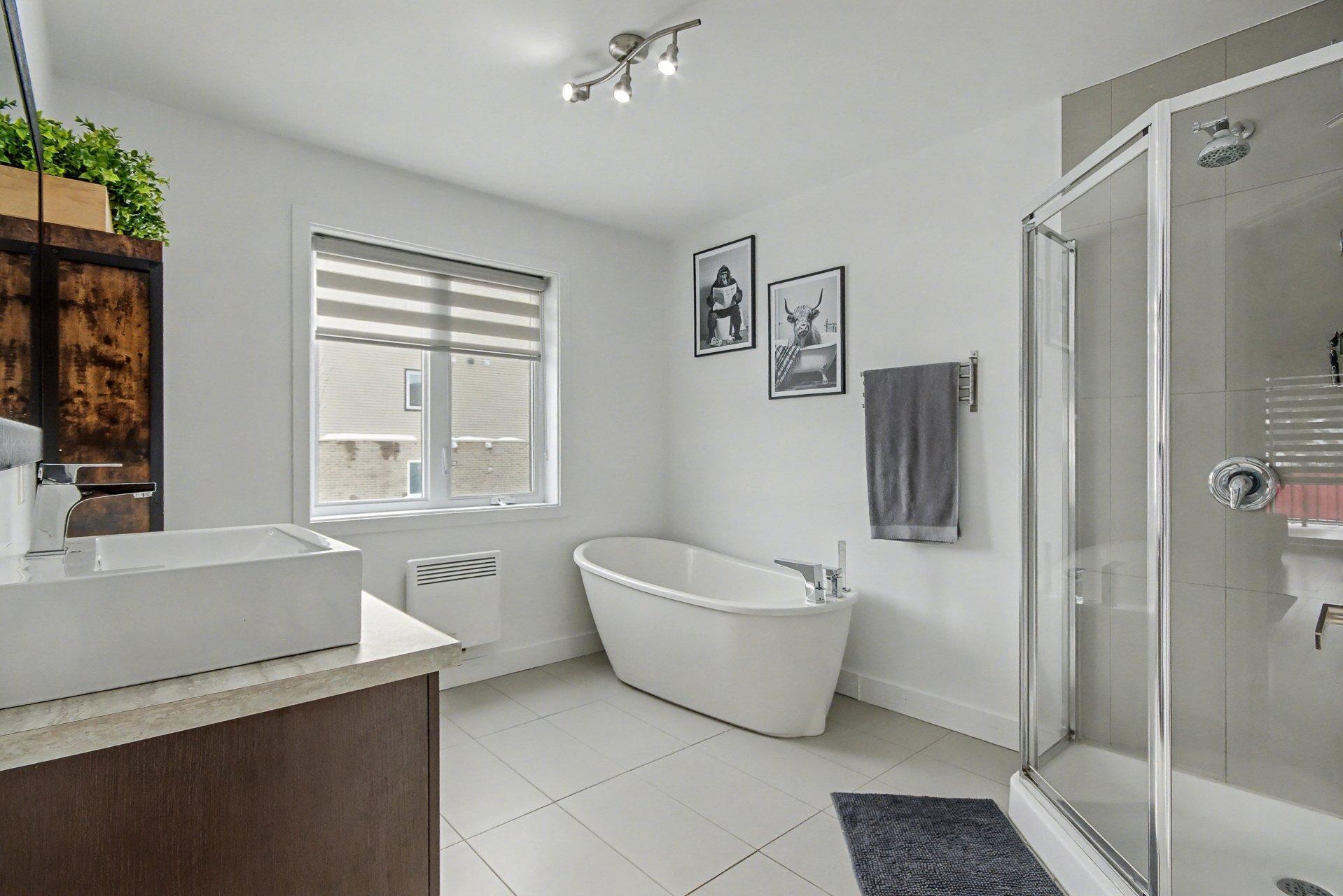 









772


Rue de la Volière

, 2,
Granby,




QC
J2J0J3

