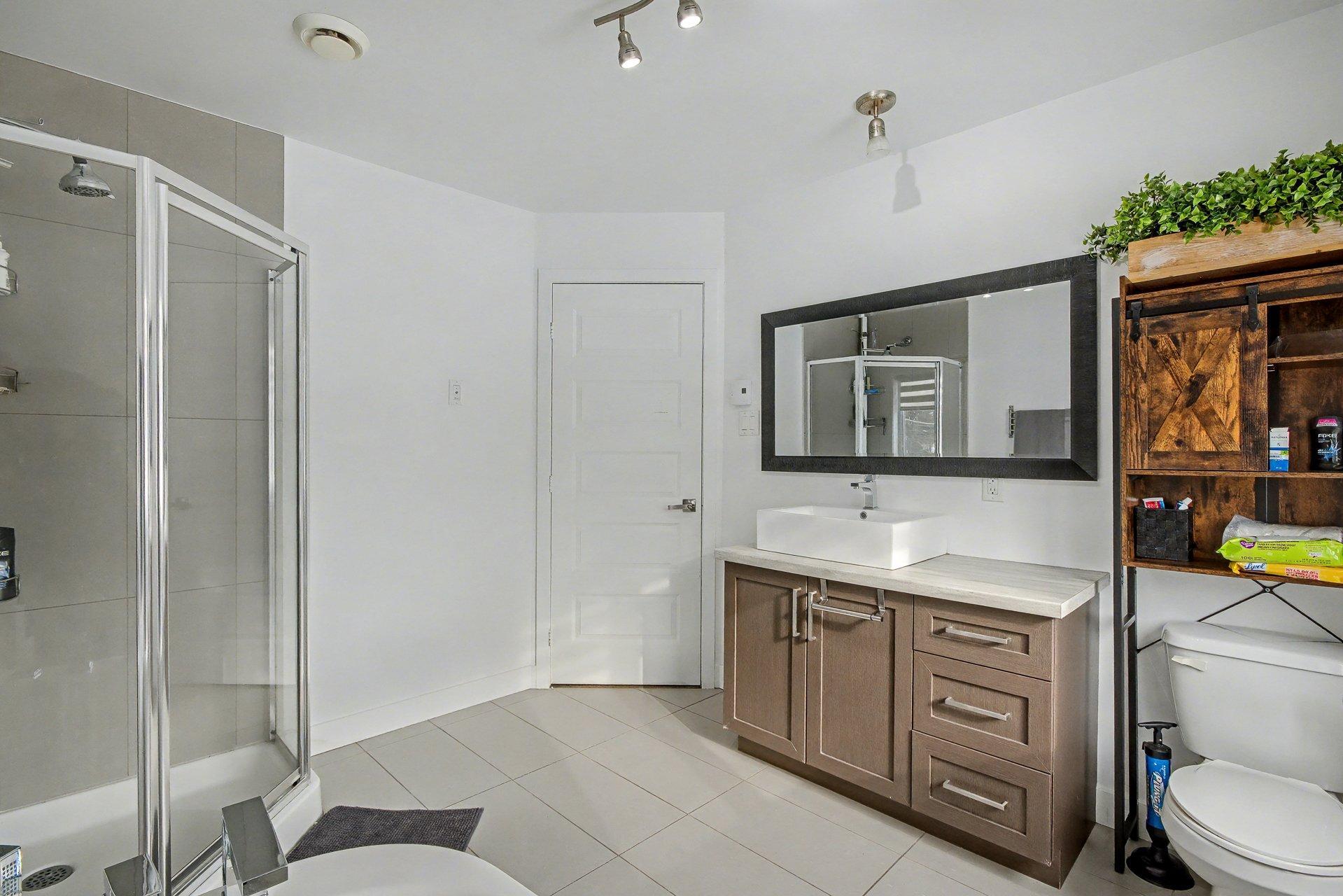 









772


Rue de la Volière

, 2,
Granby,




QC
J2J0J3

