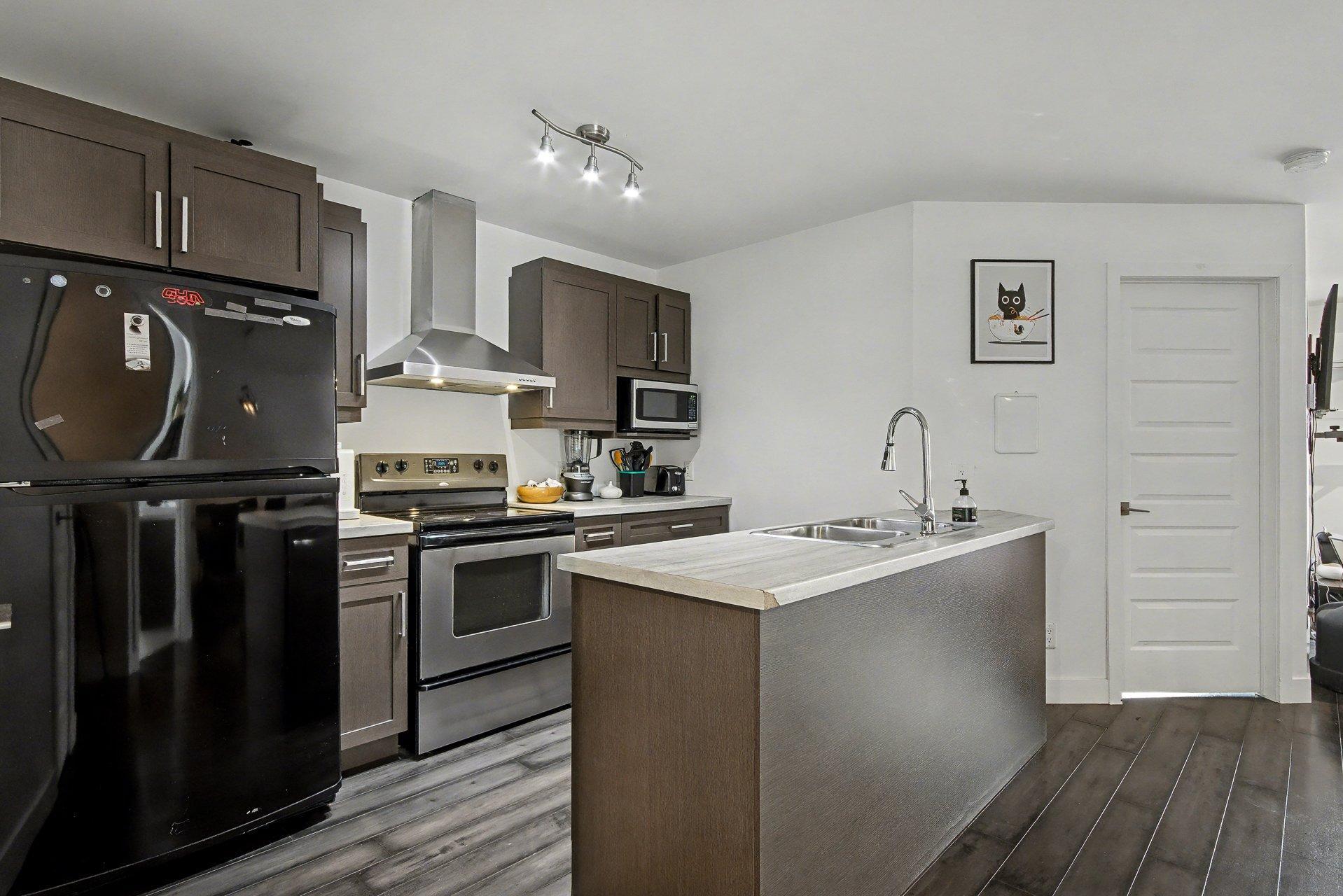 









772


Rue de la Volière

, 2,
Granby,




QC
J2J0J3

