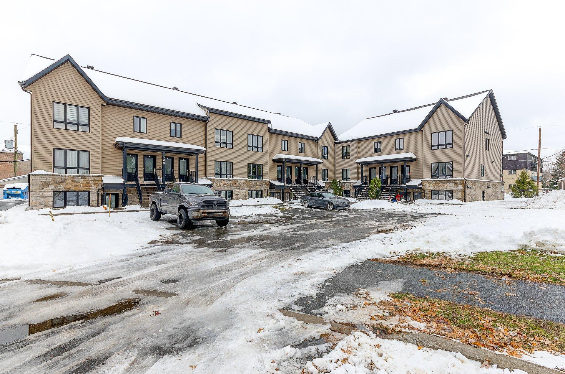 









772


Rue de la Volière

, 2,
Granby,




QC
J2J0J3

