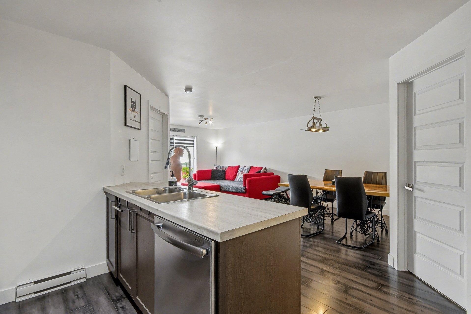 









772


Rue de la Volière

, 2,
Granby,




QC
J2J0J3

