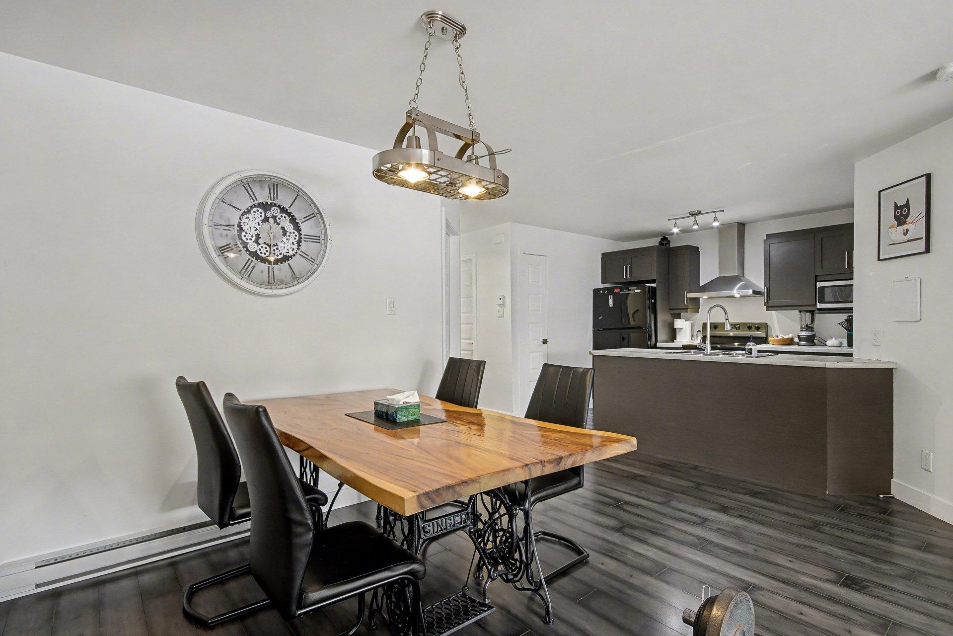 









772


Rue de la Volière

, 2,
Granby,




QC
J2J0J3

