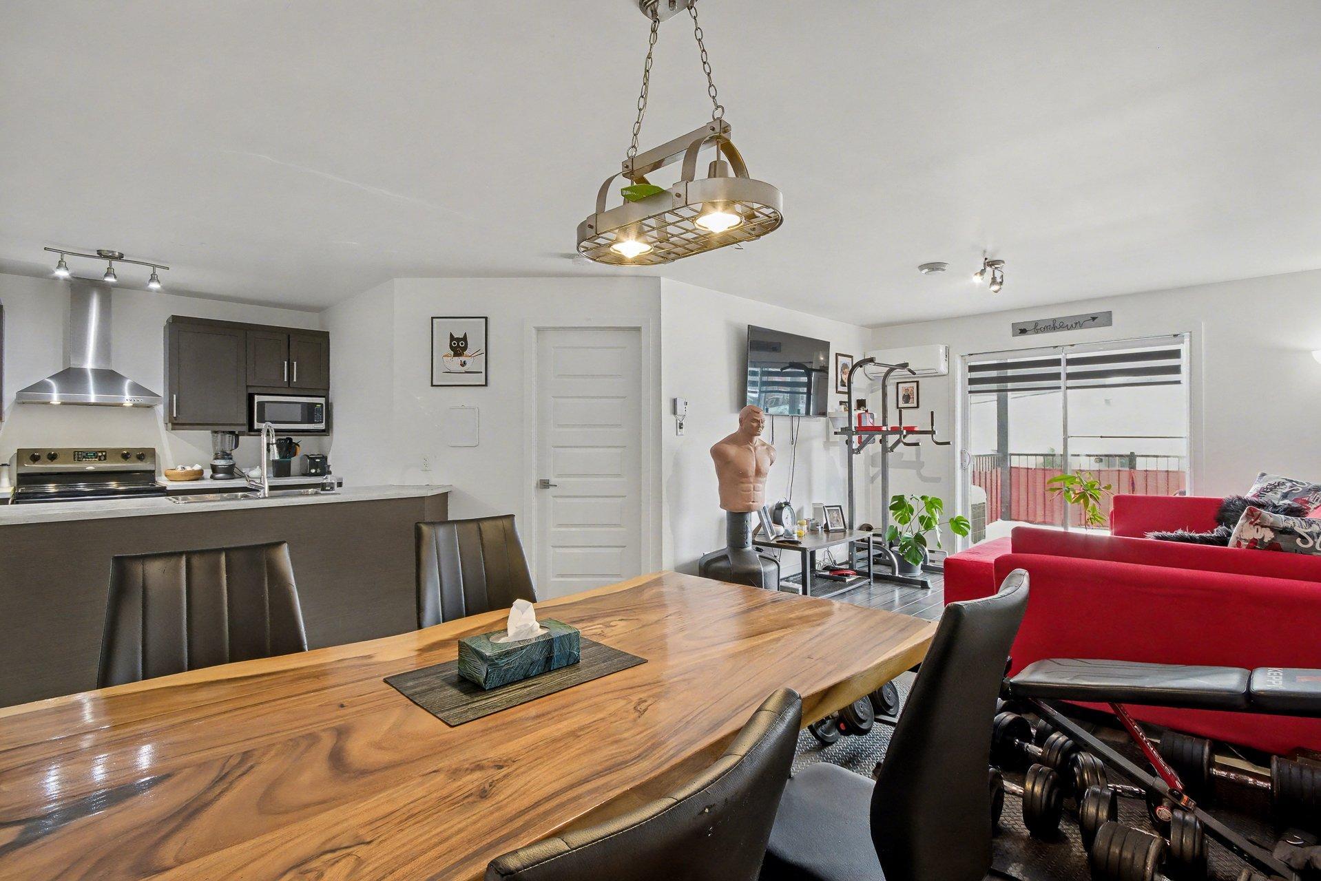 









772


Rue de la Volière

, 2,
Granby,




QC
J2J0J3

