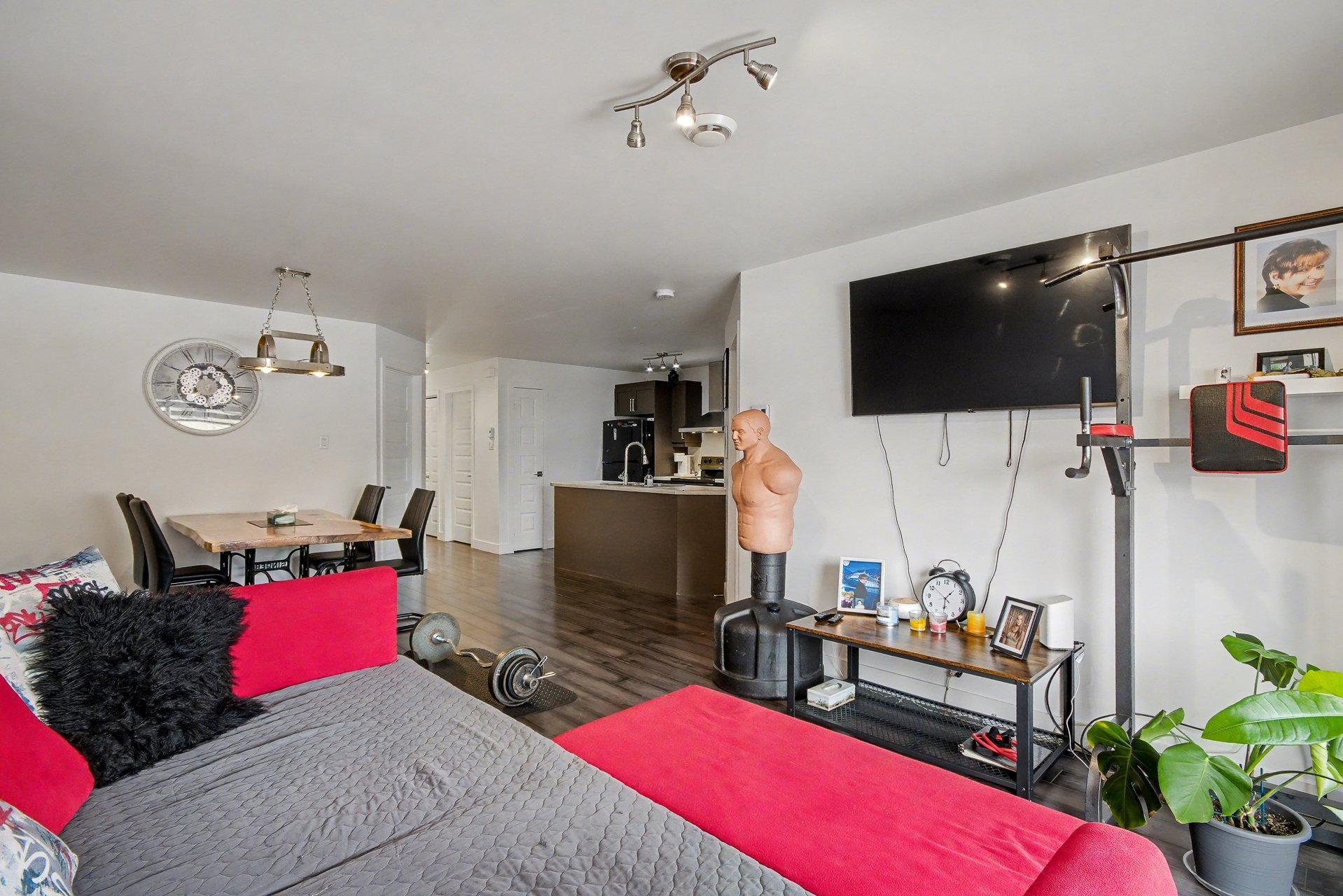 









772


Rue de la Volière

, 2,
Granby,




QC
J2J0J3

