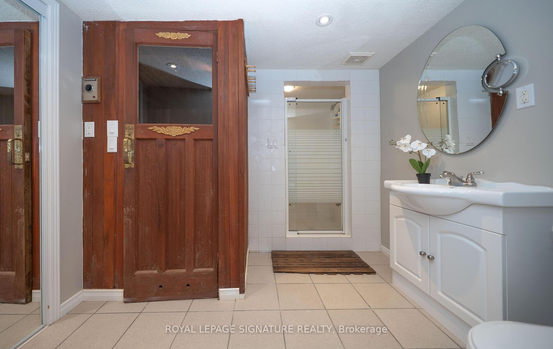 









2098


Pharmacy

Avenue,
Toronto,




ON
M1W 1H8

