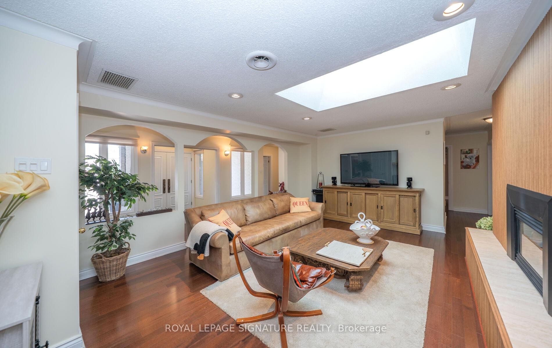 









2098


Pharmacy

Avenue,
Toronto,




ON
M1W 1H8

