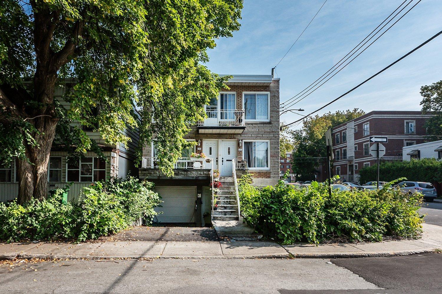 









5701

 - 5703


Av. Coolbrook

,
Montréal (Côte-des-Neiges/Notre-Dame-de-Grâce),




QC
H3X2L9

