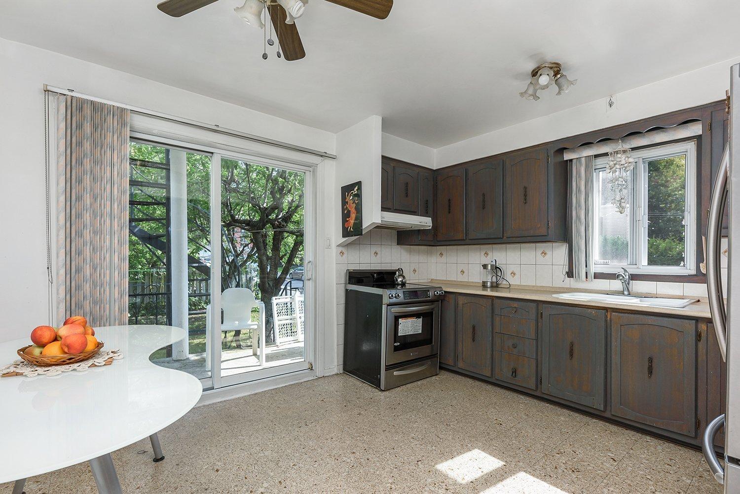 









5701

 - 5703


Av. Coolbrook

,
Montréal (Côte-des-Neiges/Notre-Dame-de-Grâce),




QC
H3X2L9

