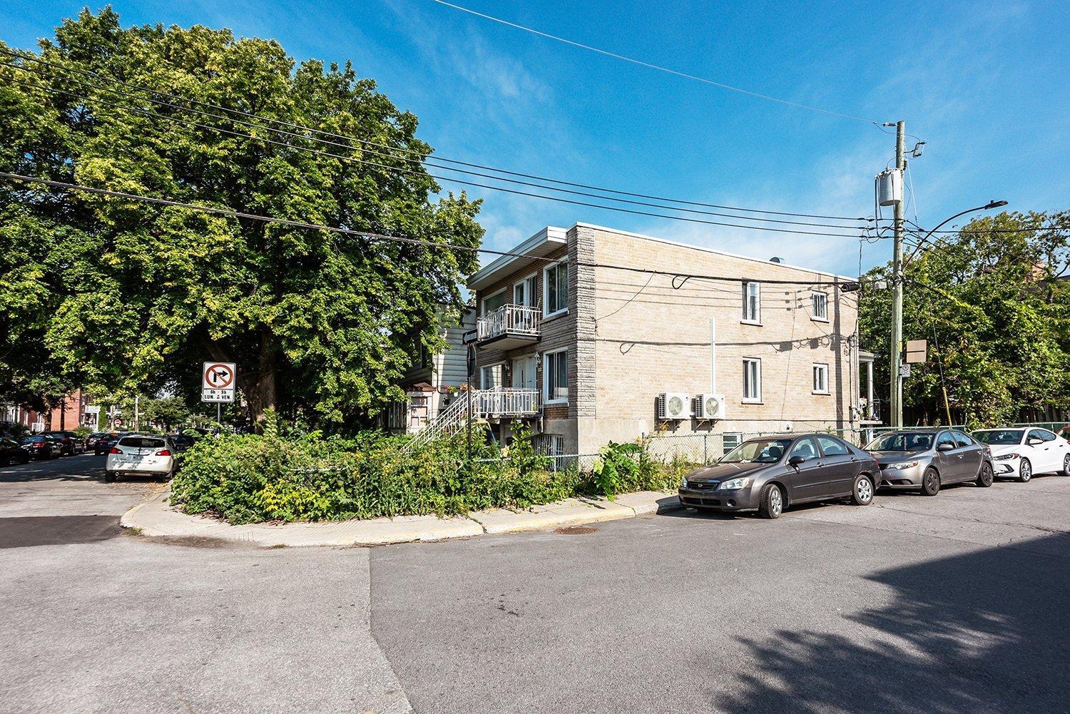 









5701

 - 5703


Av. Coolbrook

,
Montréal (Côte-des-Neiges/Notre-Dame-de-Grâce),




QC
H3X2L9

