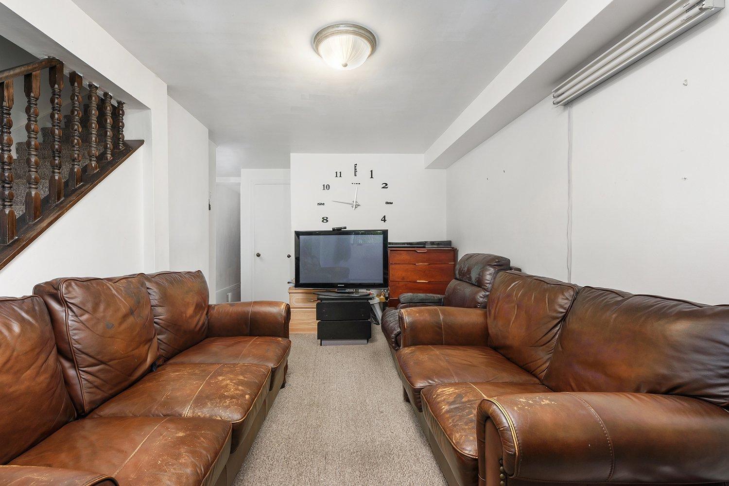 









5701

 - 5703


Av. Coolbrook

,
Montréal (Côte-des-Neiges/Notre-Dame-de-Grâce),




QC
H3X2L9

