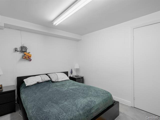 









5701

 - 5703


Av. Coolbrook

,
Montréal (Côte-des-Neiges/Notre-Dame-de-Grâce),




QC
H3X2L9

