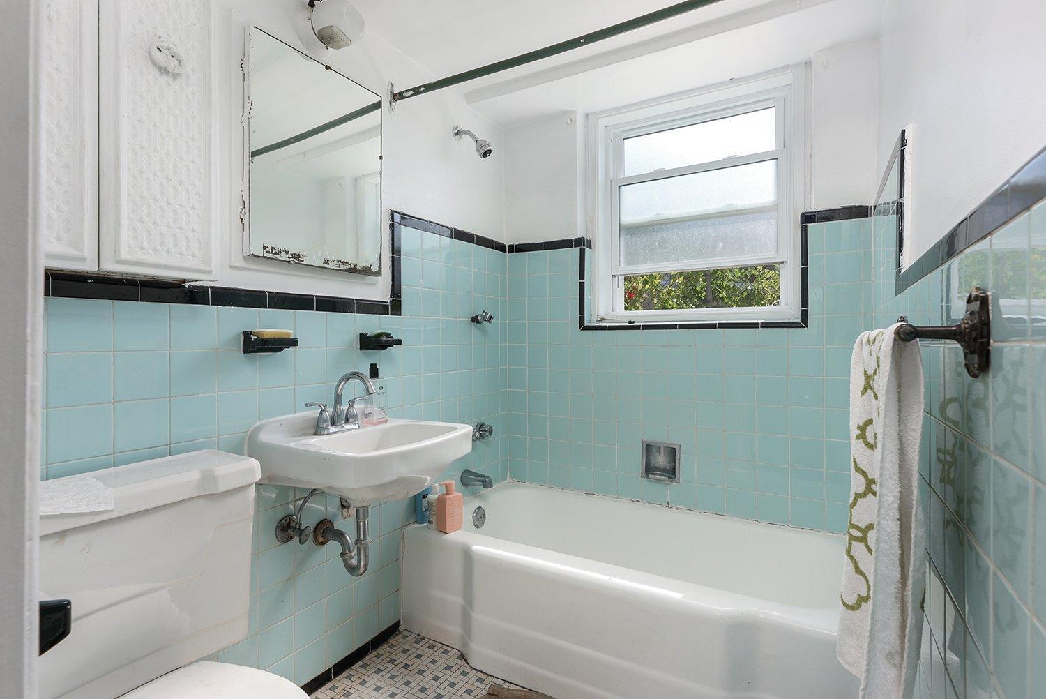 









5701

 - 5703


Av. Coolbrook

,
Montréal (Côte-des-Neiges/Notre-Dame-de-Grâce),




QC
H3X2L9

