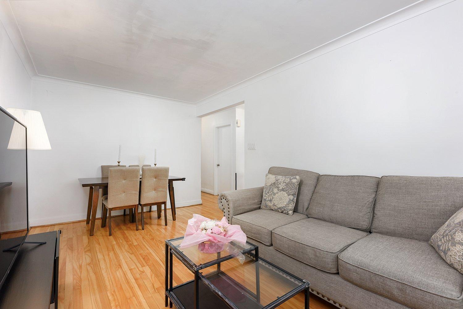 









5701

 - 5703


Av. Coolbrook

,
Montréal (Côte-des-Neiges/Notre-Dame-de-Grâce),




QC
H3X2L9

