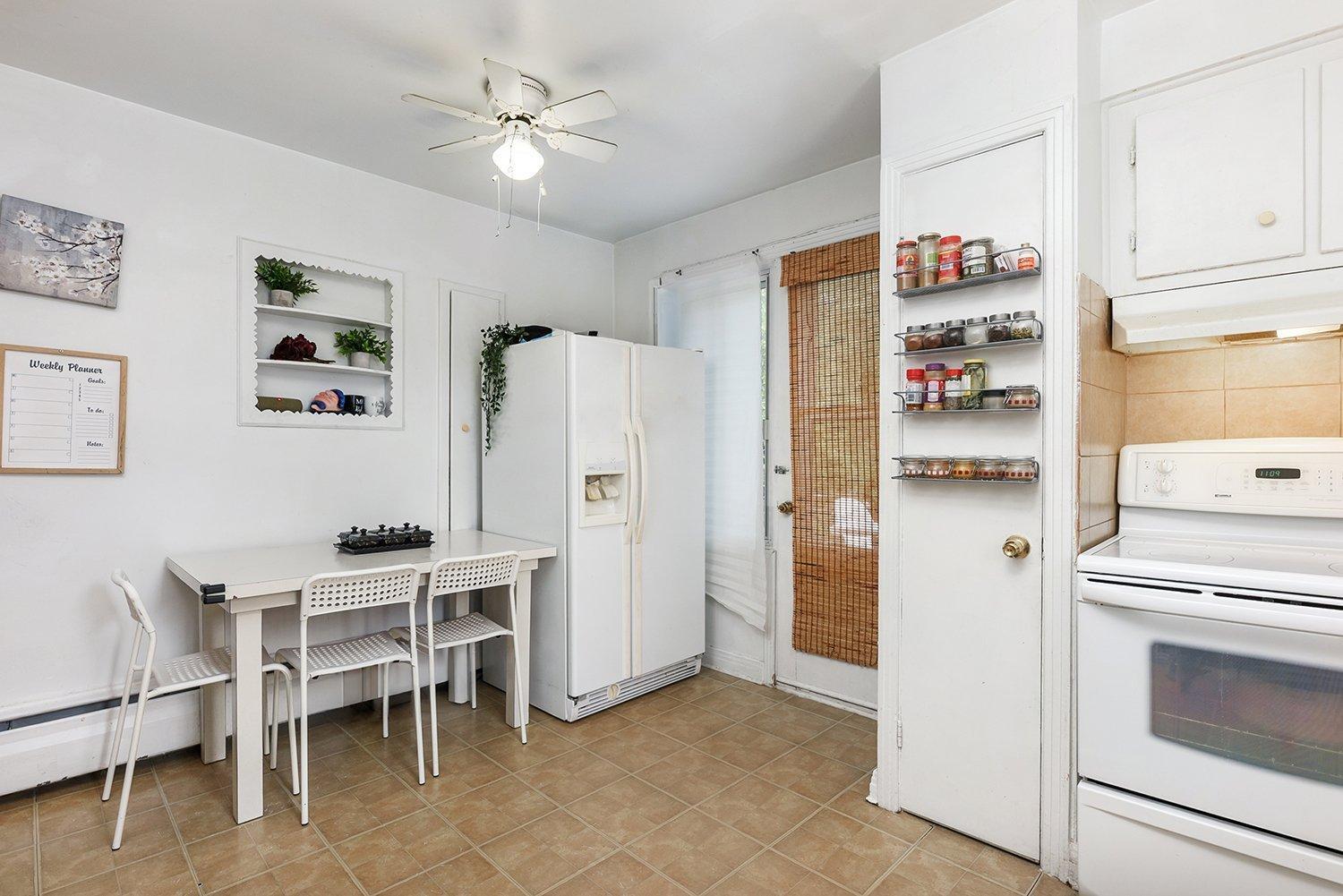 









5701

 - 5703


Av. Coolbrook

,
Montréal (Côte-des-Neiges/Notre-Dame-de-Grâce),




QC
H3X2L9

