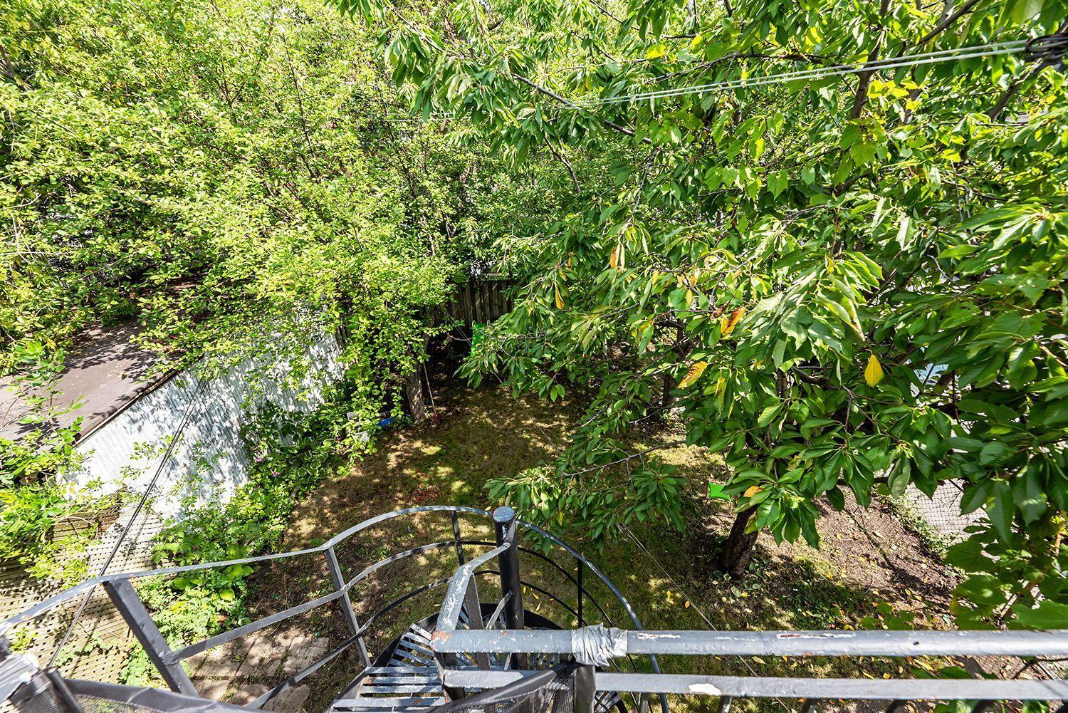 









5701

 - 5703


Av. Coolbrook

,
Montréal (Côte-des-Neiges/Notre-Dame-de-Grâce),




QC
H3X2L9

