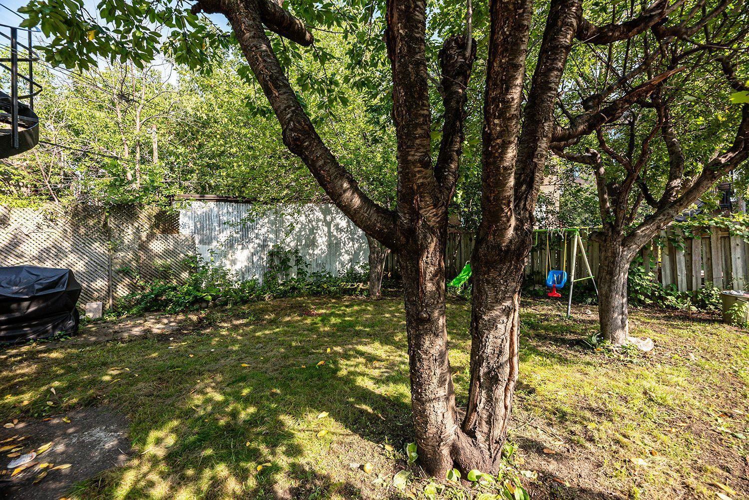 









5701

 - 5703


Av. Coolbrook

,
Montréal (Côte-des-Neiges/Notre-Dame-de-Grâce),




QC
H3X2L9

