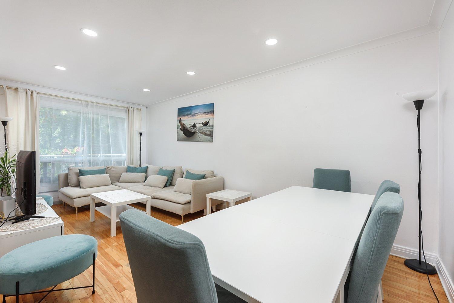 









5701

 - 5703


Av. Coolbrook

,
Montréal (Côte-des-Neiges/Notre-Dame-de-Grâce),




QC
H3X2L9

