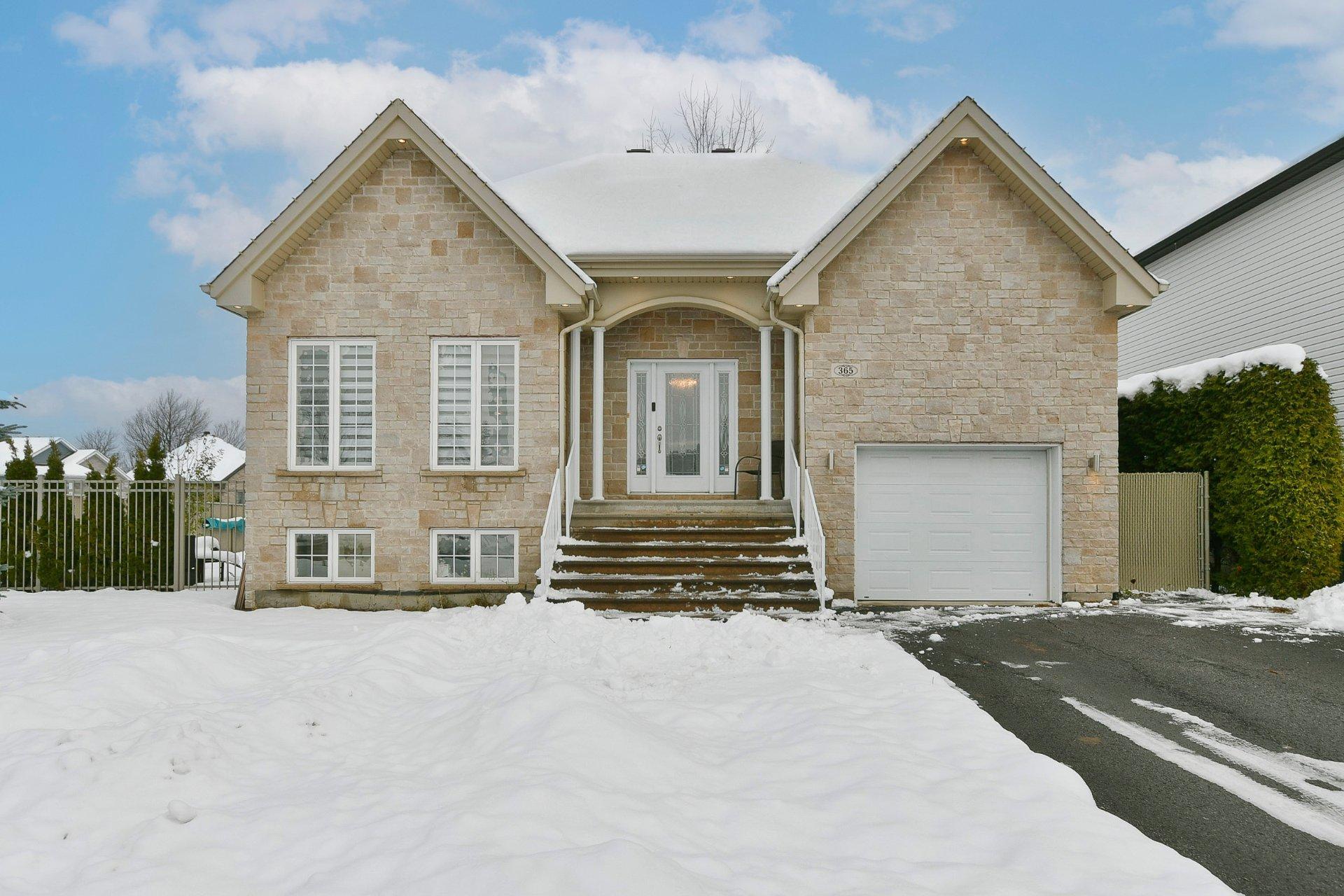 









365


Rue de la Fruitière

,
Saint-Lin/Laurentides,




QC
J5X2R6

