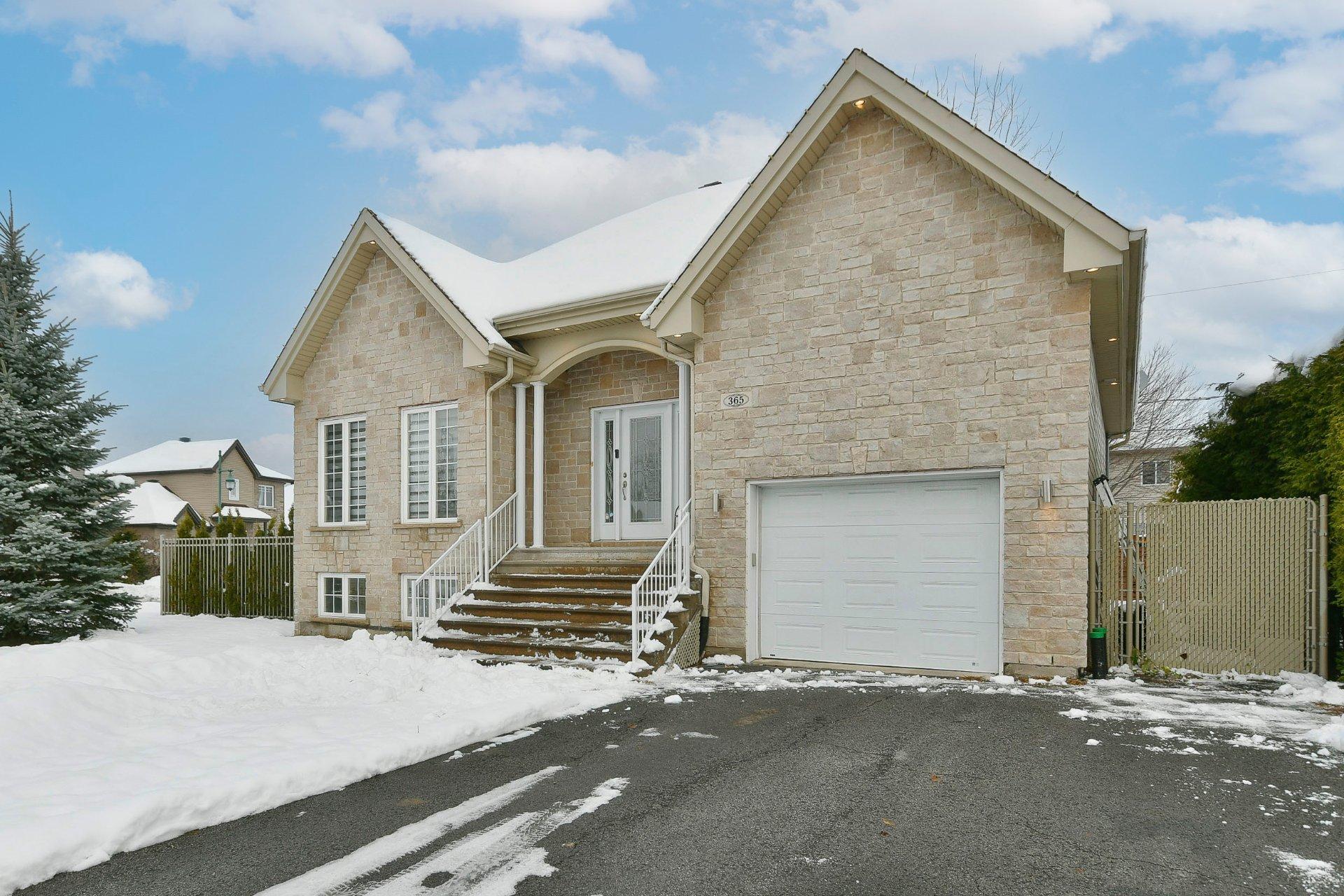 









365


Rue de la Fruitière

,
Saint-Lin/Laurentides,




QC
J5X2R6

