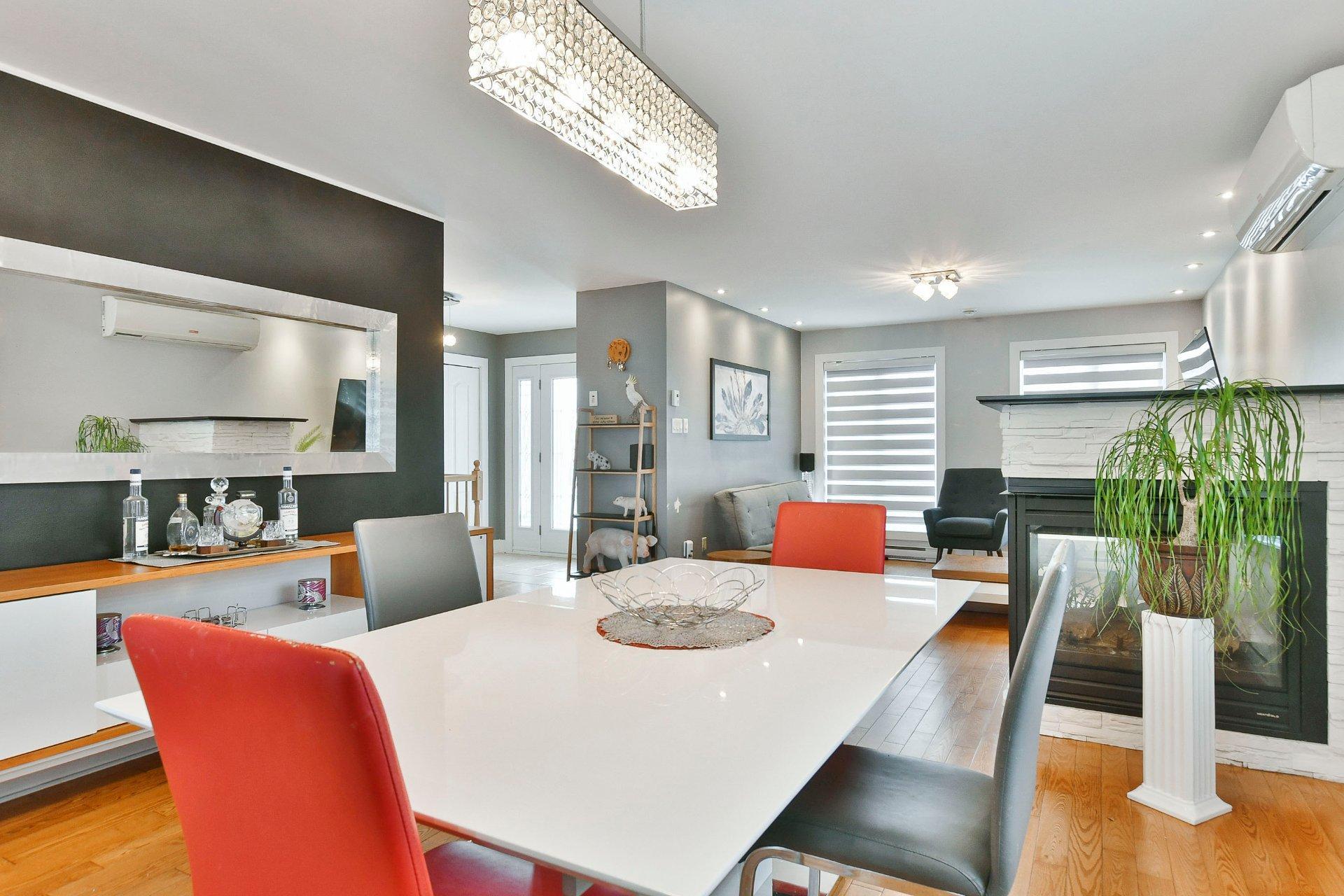 









365


Rue de la Fruitière

,
Saint-Lin/Laurentides,




QC
J5X2R6

