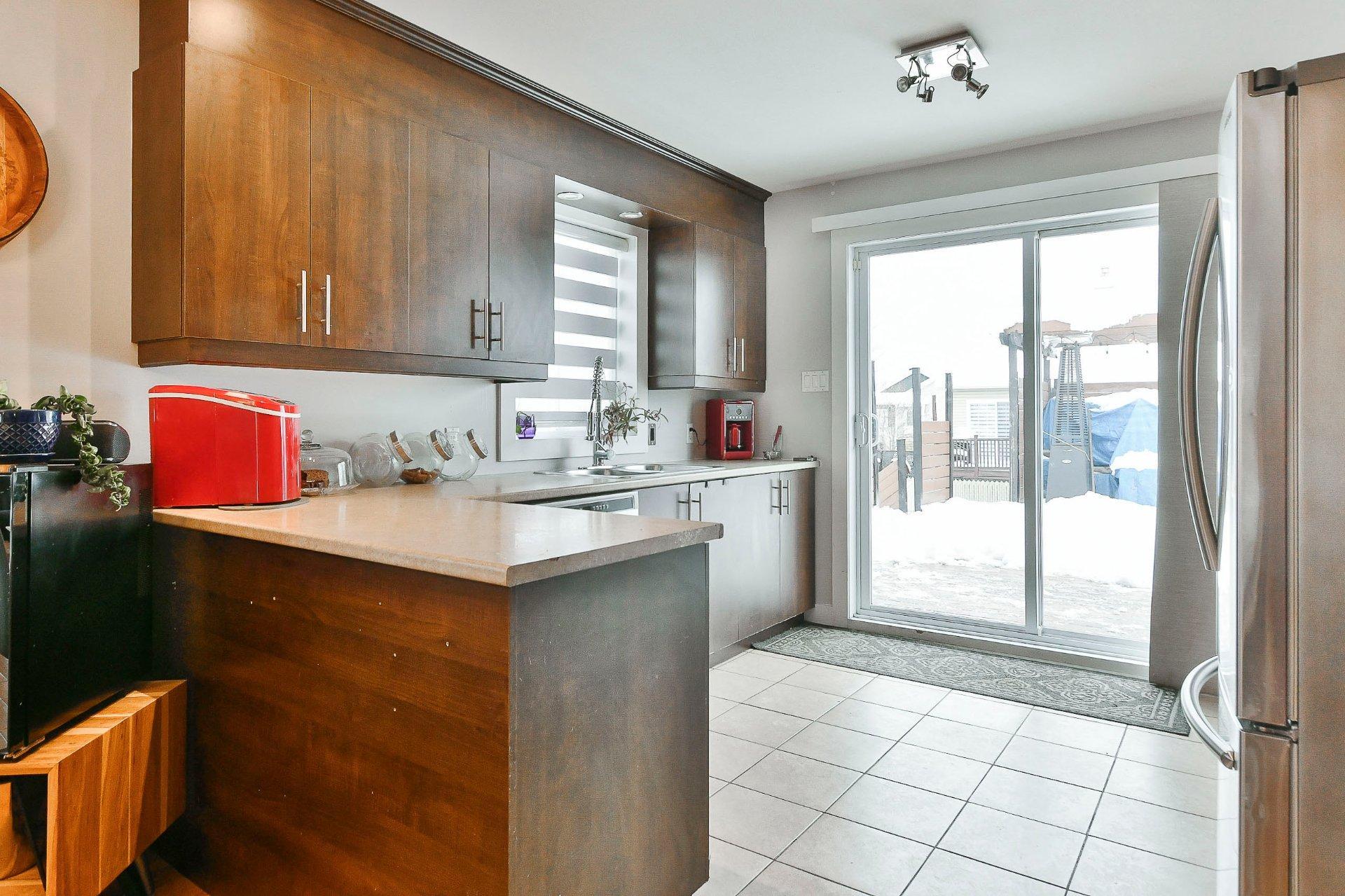 









365


Rue de la Fruitière

,
Saint-Lin/Laurentides,




QC
J5X2R6

