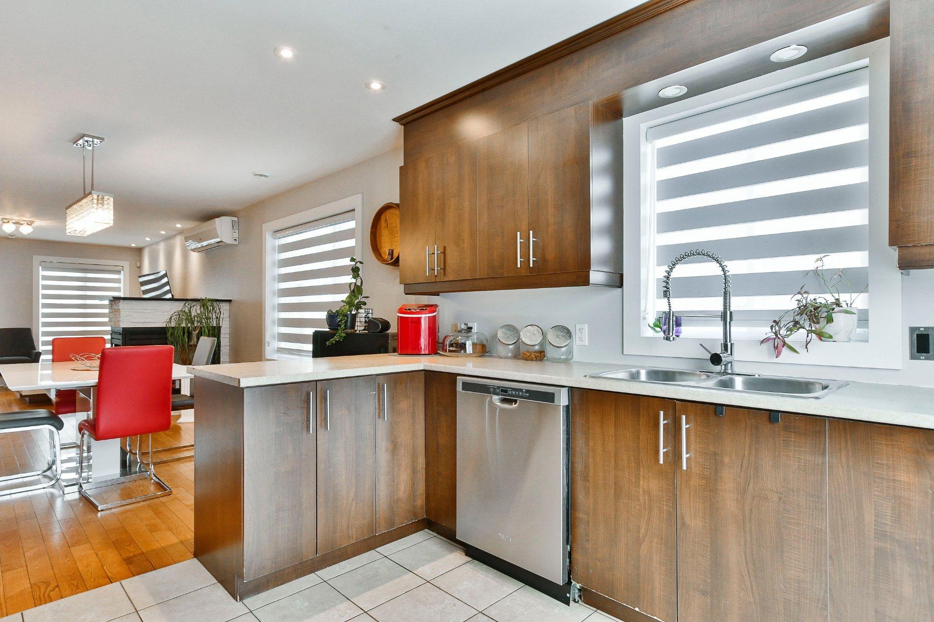 









365


Rue de la Fruitière

,
Saint-Lin/Laurentides,




QC
J5X2R6

