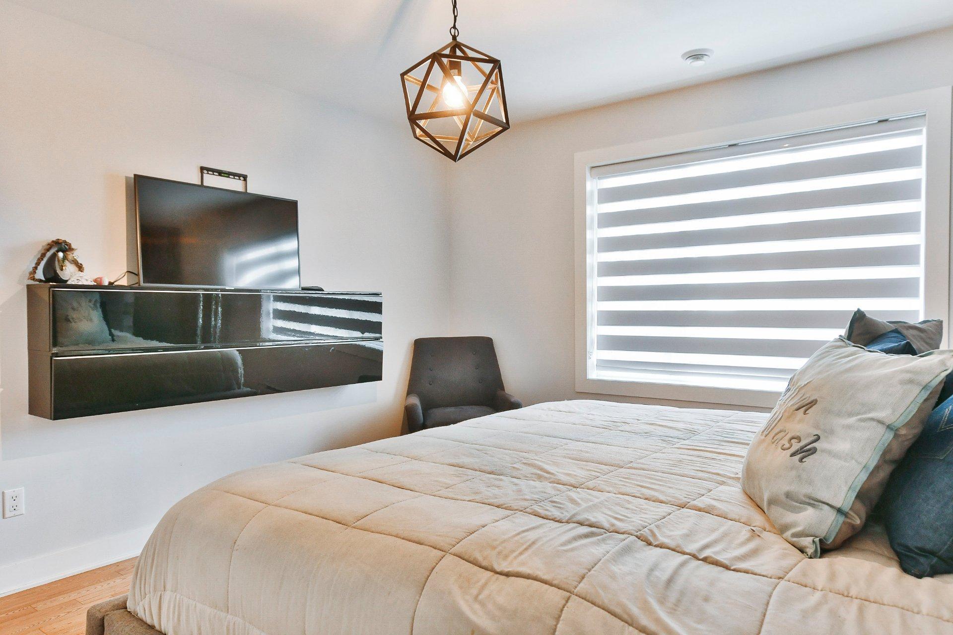 









365


Rue de la Fruitière

,
Saint-Lin/Laurentides,




QC
J5X2R6

