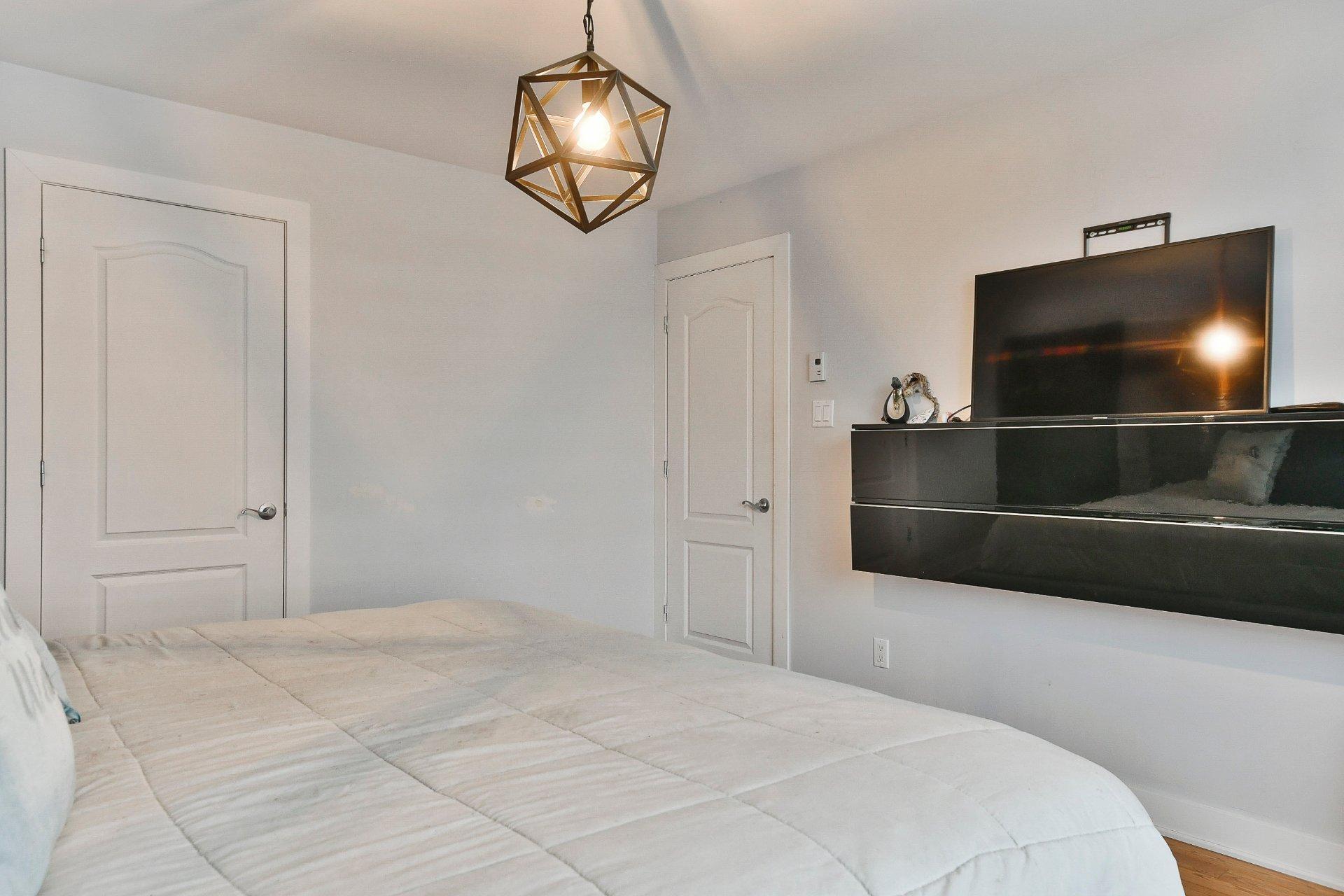 









365


Rue de la Fruitière

,
Saint-Lin/Laurentides,




QC
J5X2R6

