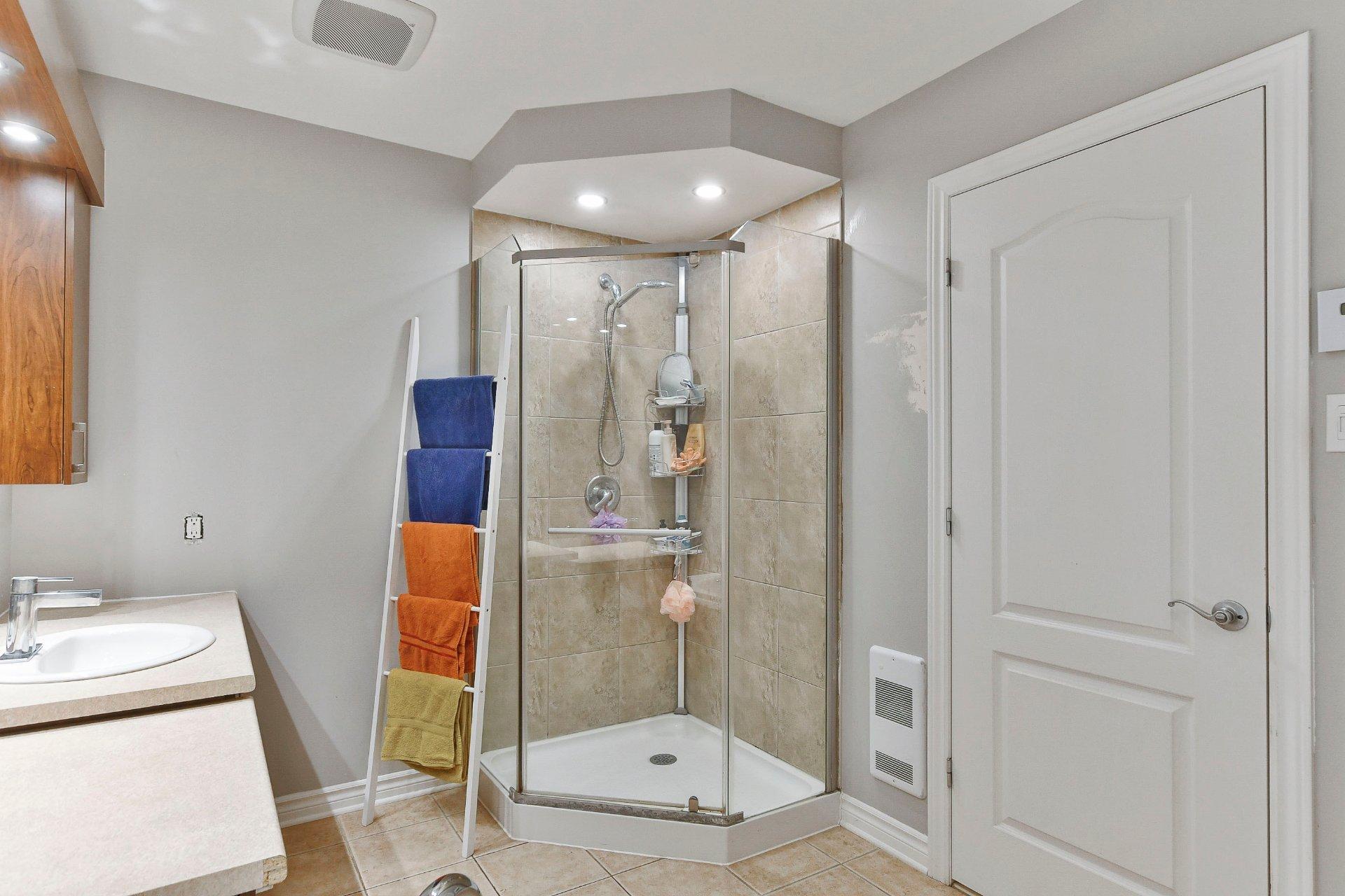 









365


Rue de la Fruitière

,
Saint-Lin/Laurentides,




QC
J5X2R6

