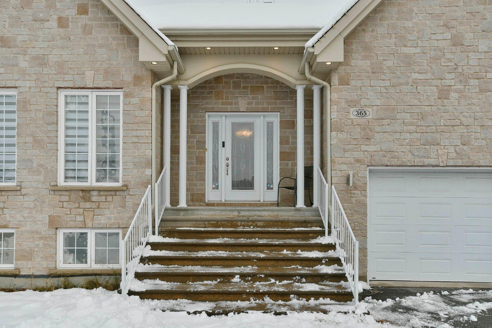 









365


Rue de la Fruitière

,
Saint-Lin/Laurentides,




QC
J5X2R6

