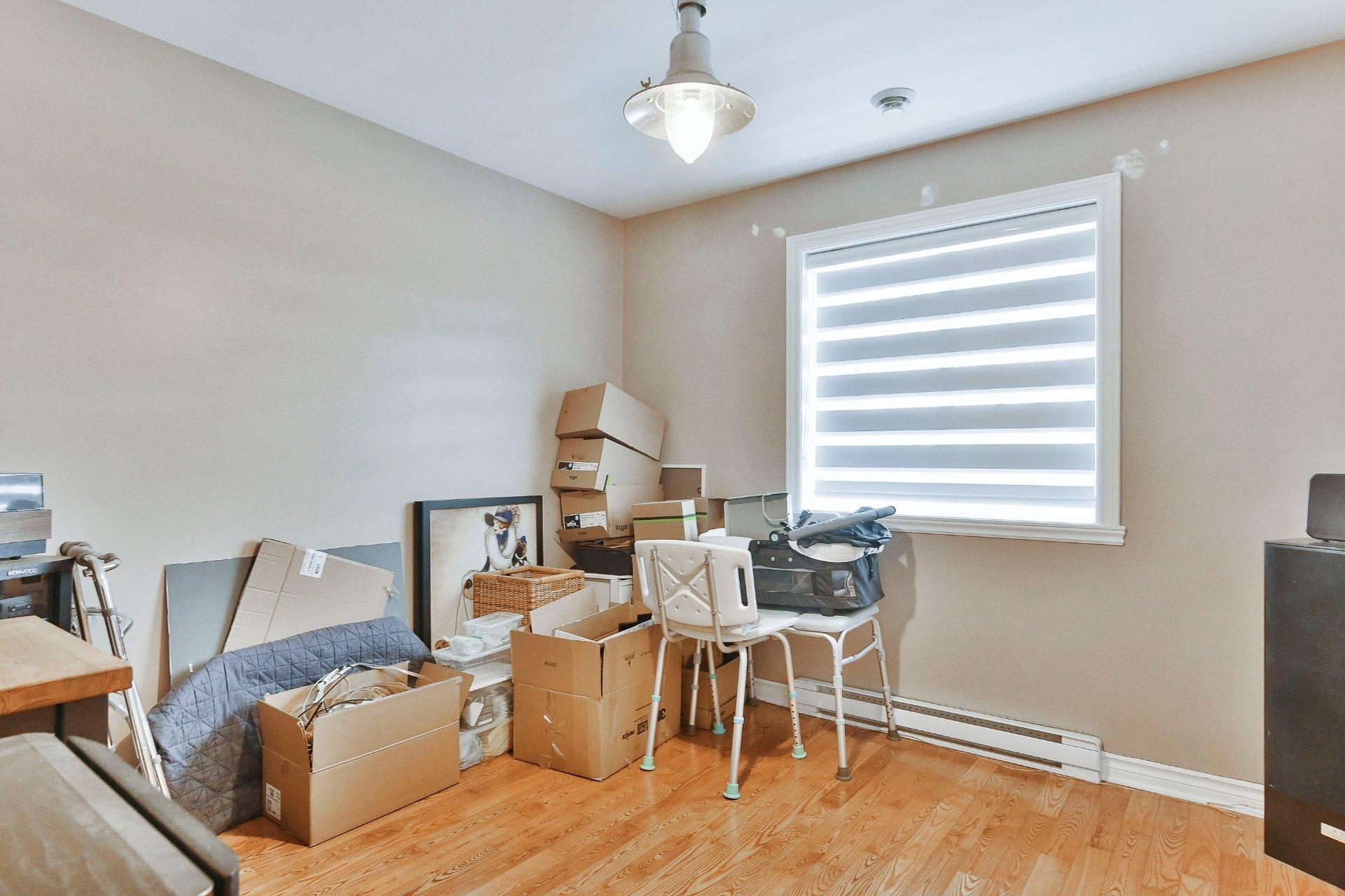 









365


Rue de la Fruitière

,
Saint-Lin/Laurentides,




QC
J5X2R6

