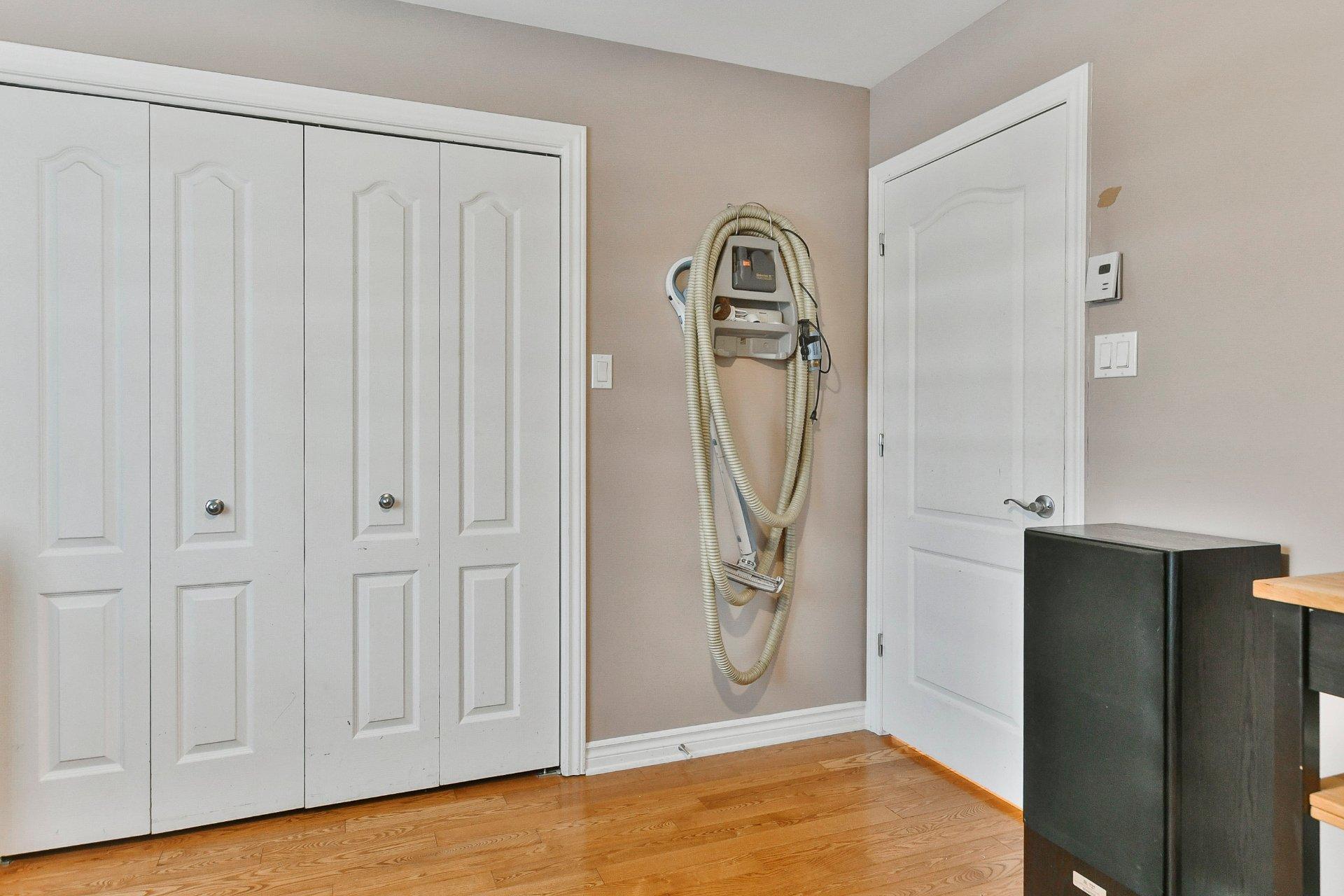 









365


Rue de la Fruitière

,
Saint-Lin/Laurentides,




QC
J5X2R6

