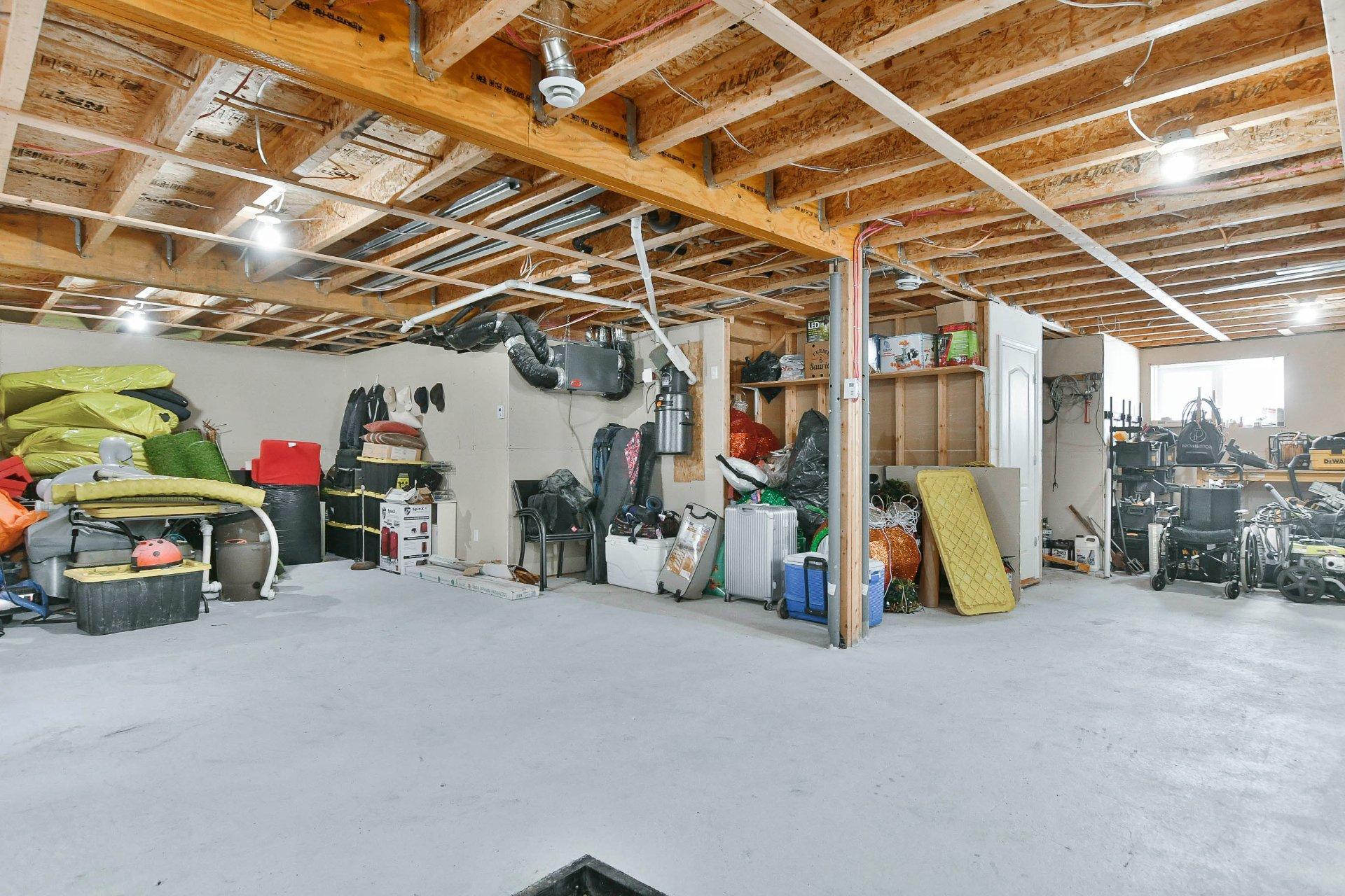 









365


Rue de la Fruitière

,
Saint-Lin/Laurentides,




QC
J5X2R6

