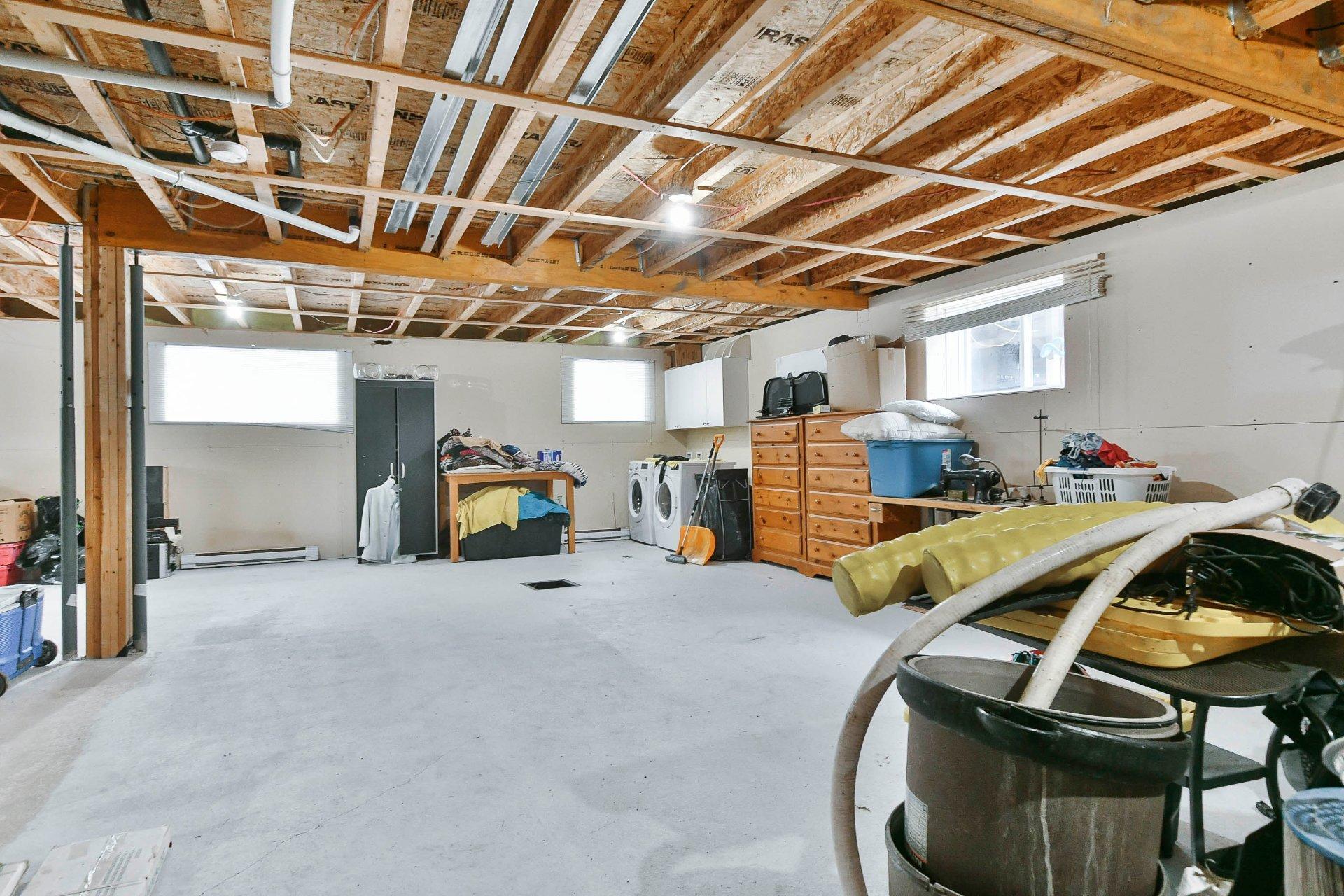 









365


Rue de la Fruitière

,
Saint-Lin/Laurentides,




QC
J5X2R6

