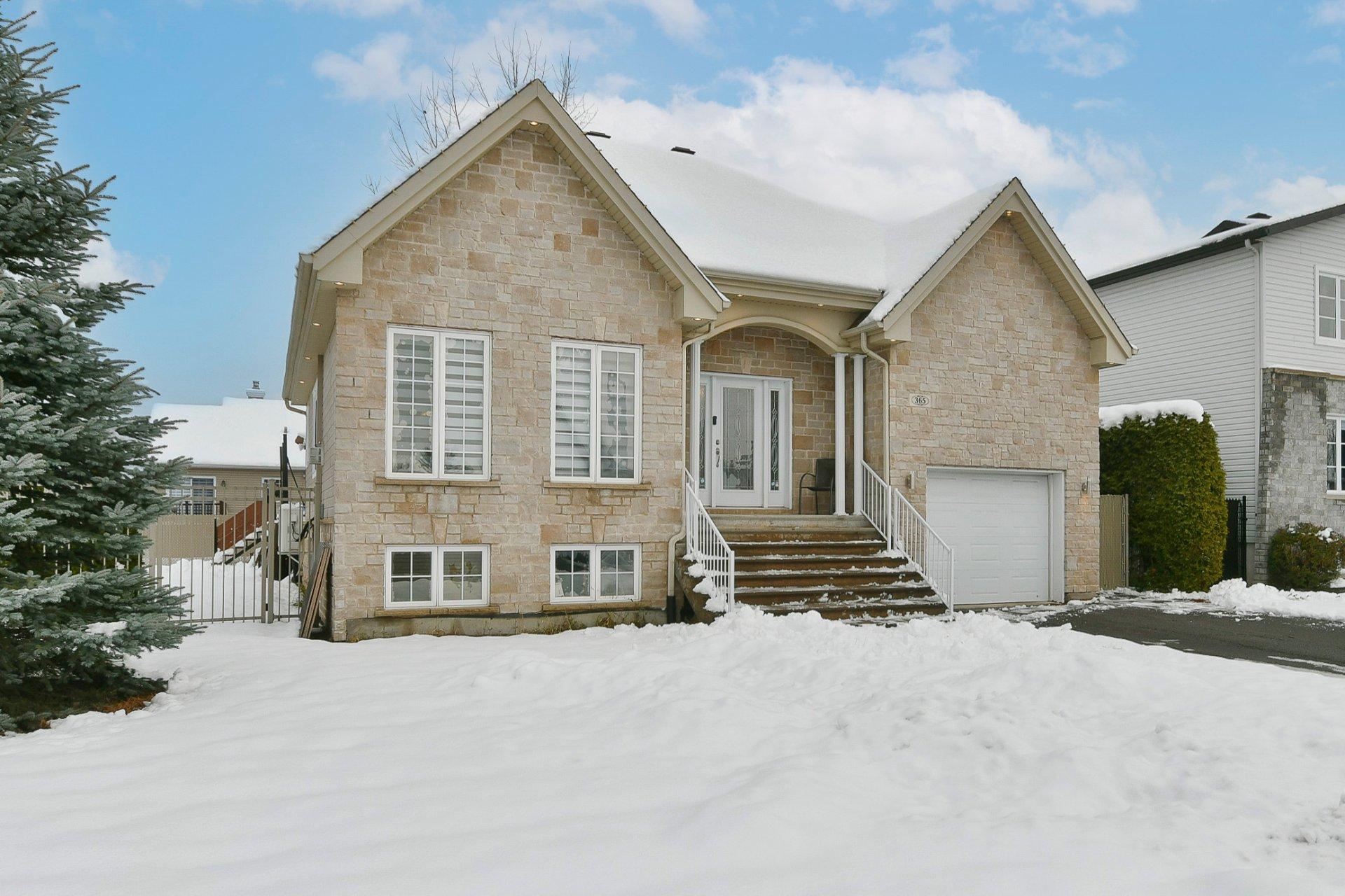 









365


Rue de la Fruitière

,
Saint-Lin/Laurentides,




QC
J5X2R6

