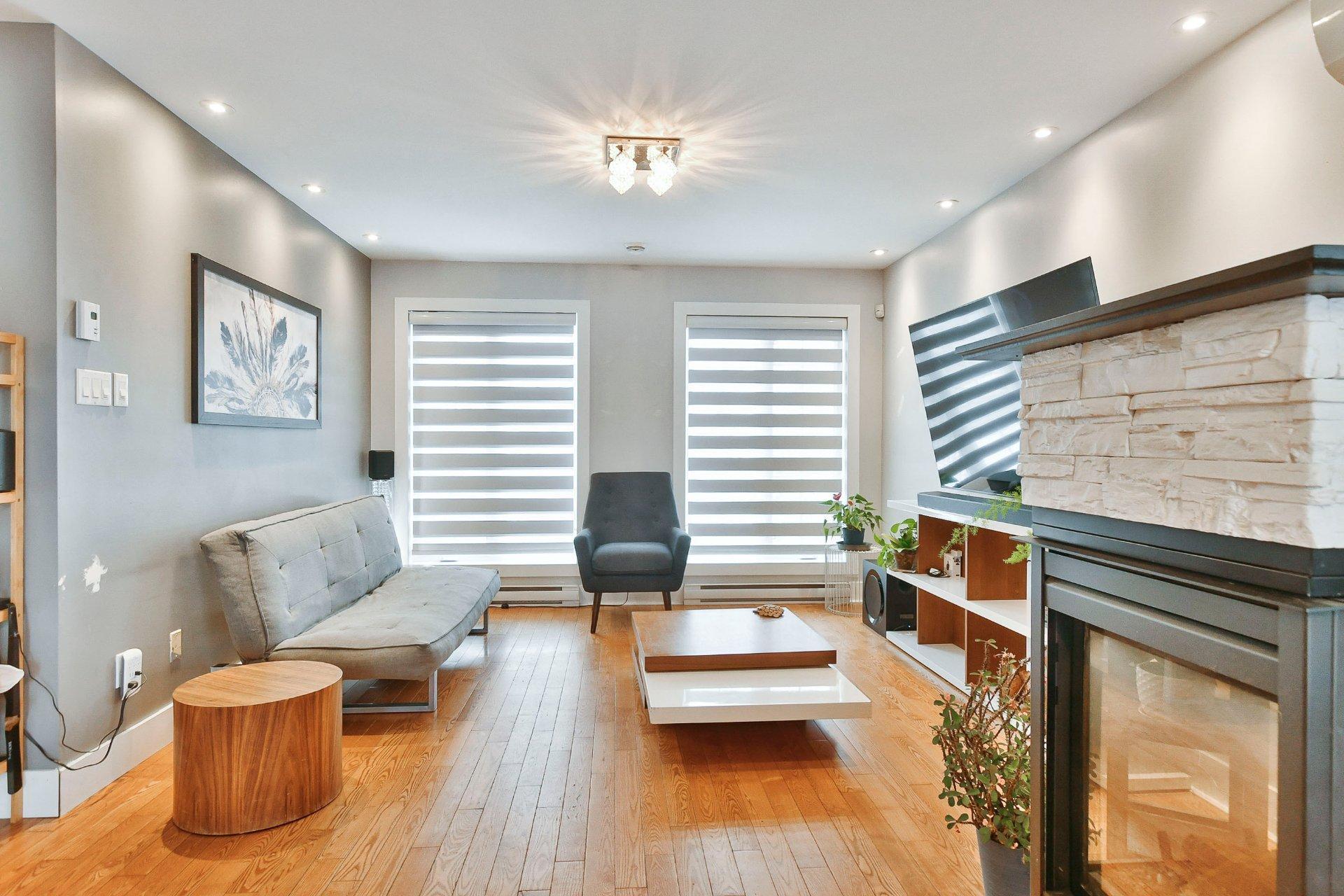 









365


Rue de la Fruitière

,
Saint-Lin/Laurentides,




QC
J5X2R6

