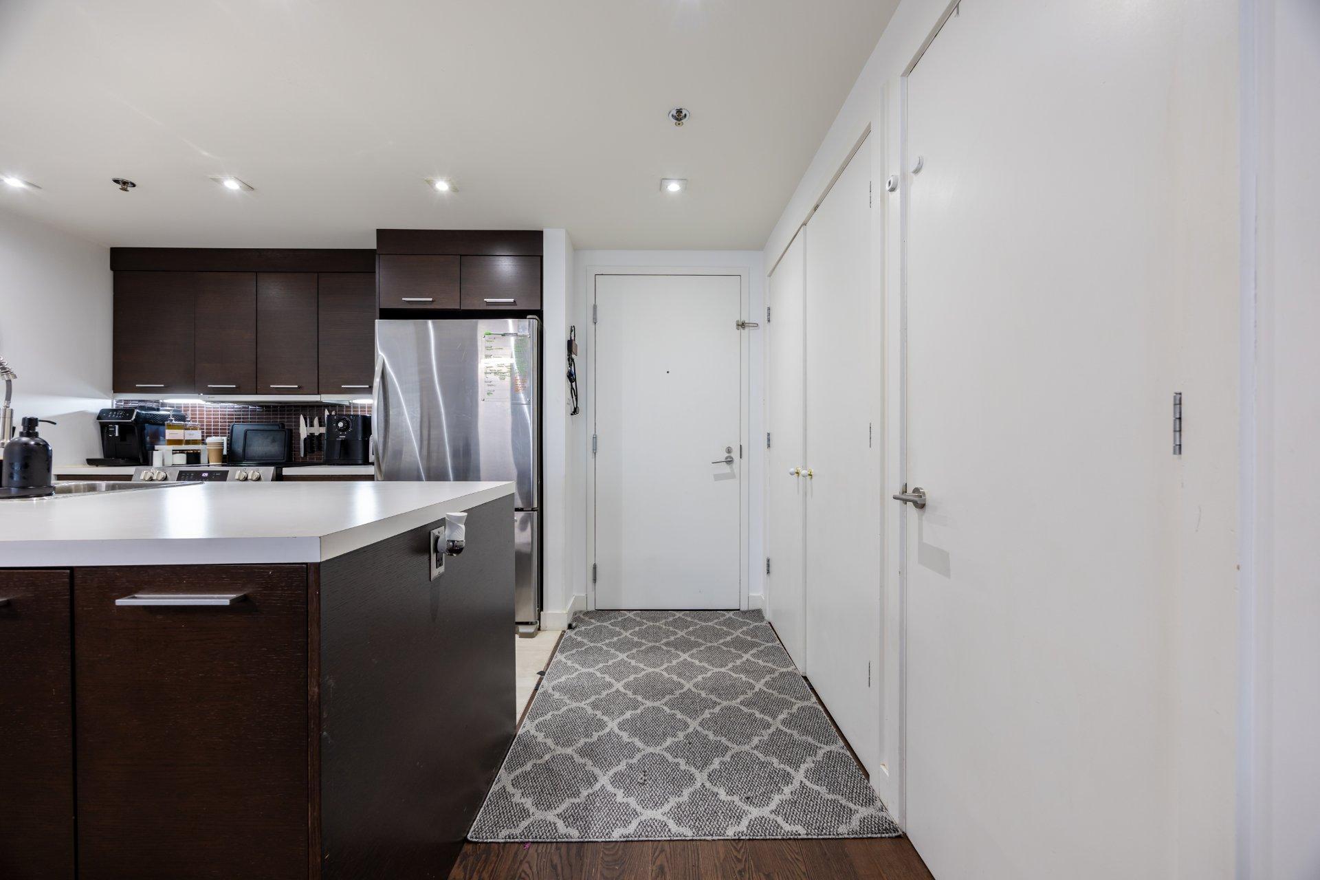 









905


Av. Plymouth

, 420,
Mont-Royal,




QC
H4P1B2

