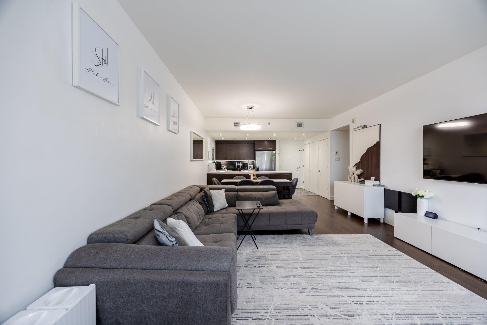 









905


Av. Plymouth

, 420,
Mont-Royal,




QC
H4P1B2

