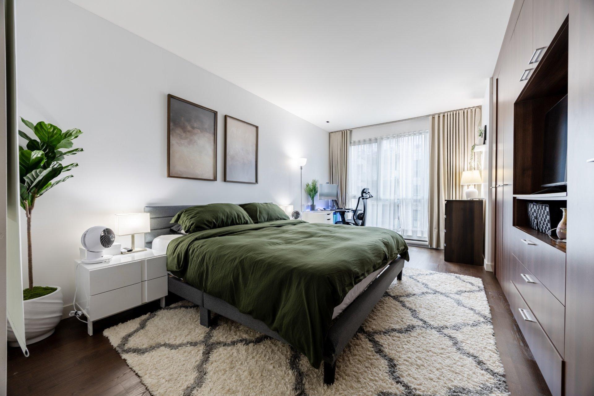 









905


Av. Plymouth

, 420,
Mont-Royal,




QC
H4P1B2

