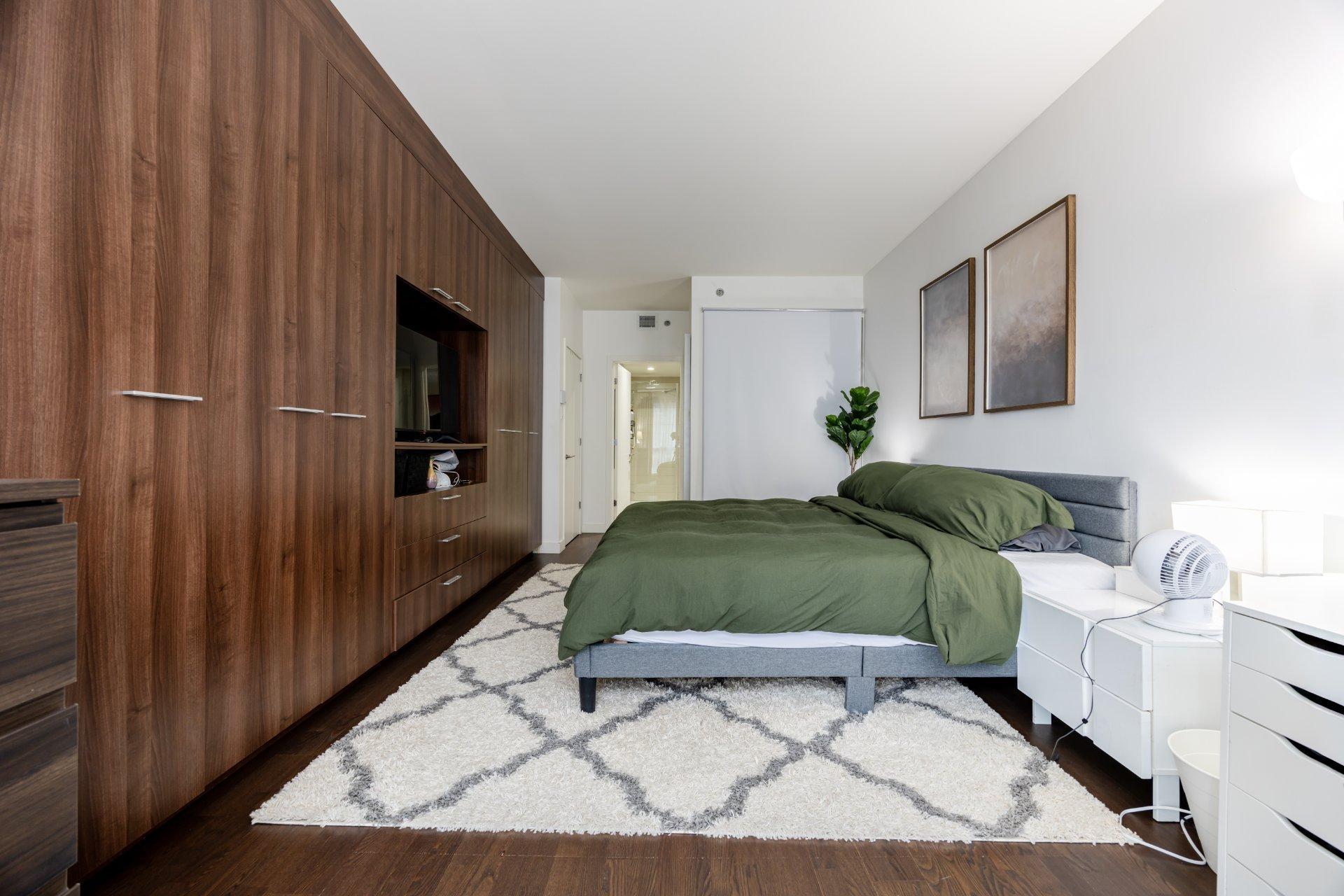 









905


Av. Plymouth

, 420,
Mont-Royal,




QC
H4P1B2

