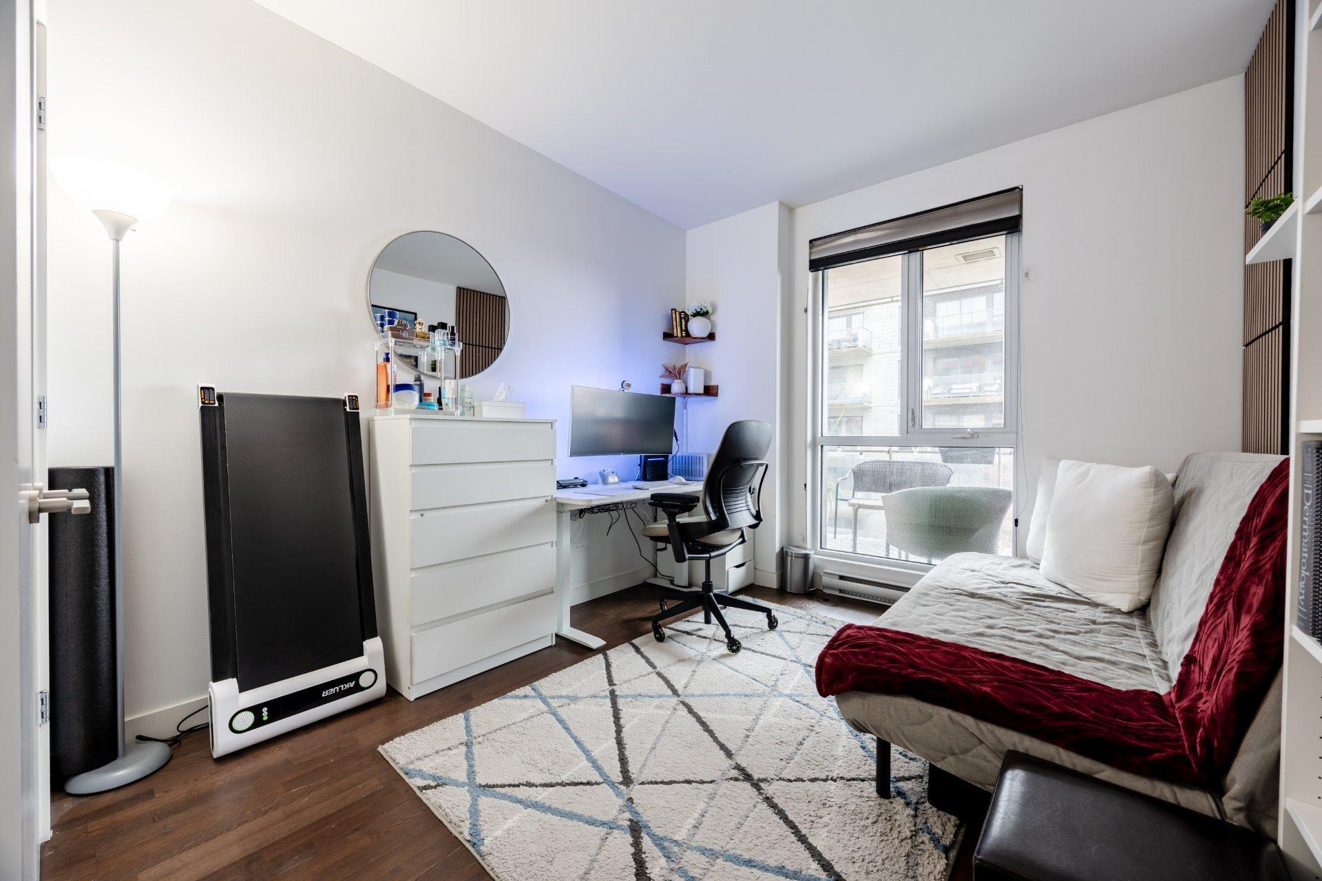 









905


Av. Plymouth

, 420,
Mont-Royal,




QC
H4P1B2

