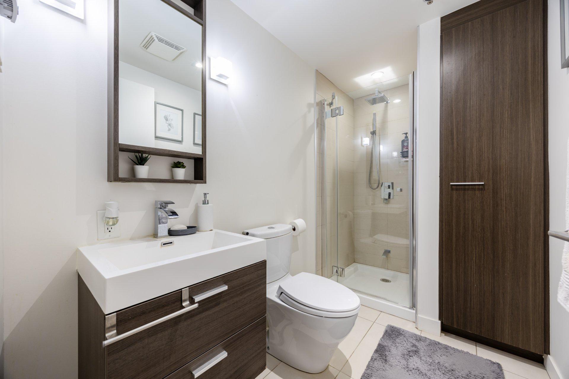 









905


Av. Plymouth

, 420,
Mont-Royal,




QC
H4P1B2

