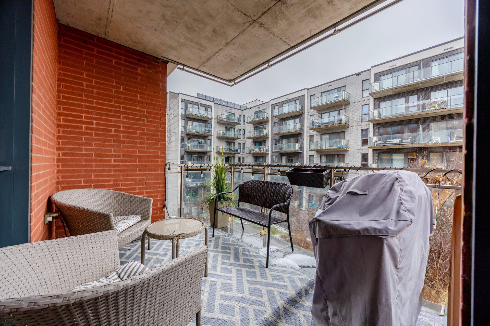 









905


Av. Plymouth

, 420,
Mont-Royal,




QC
H4P1B2

