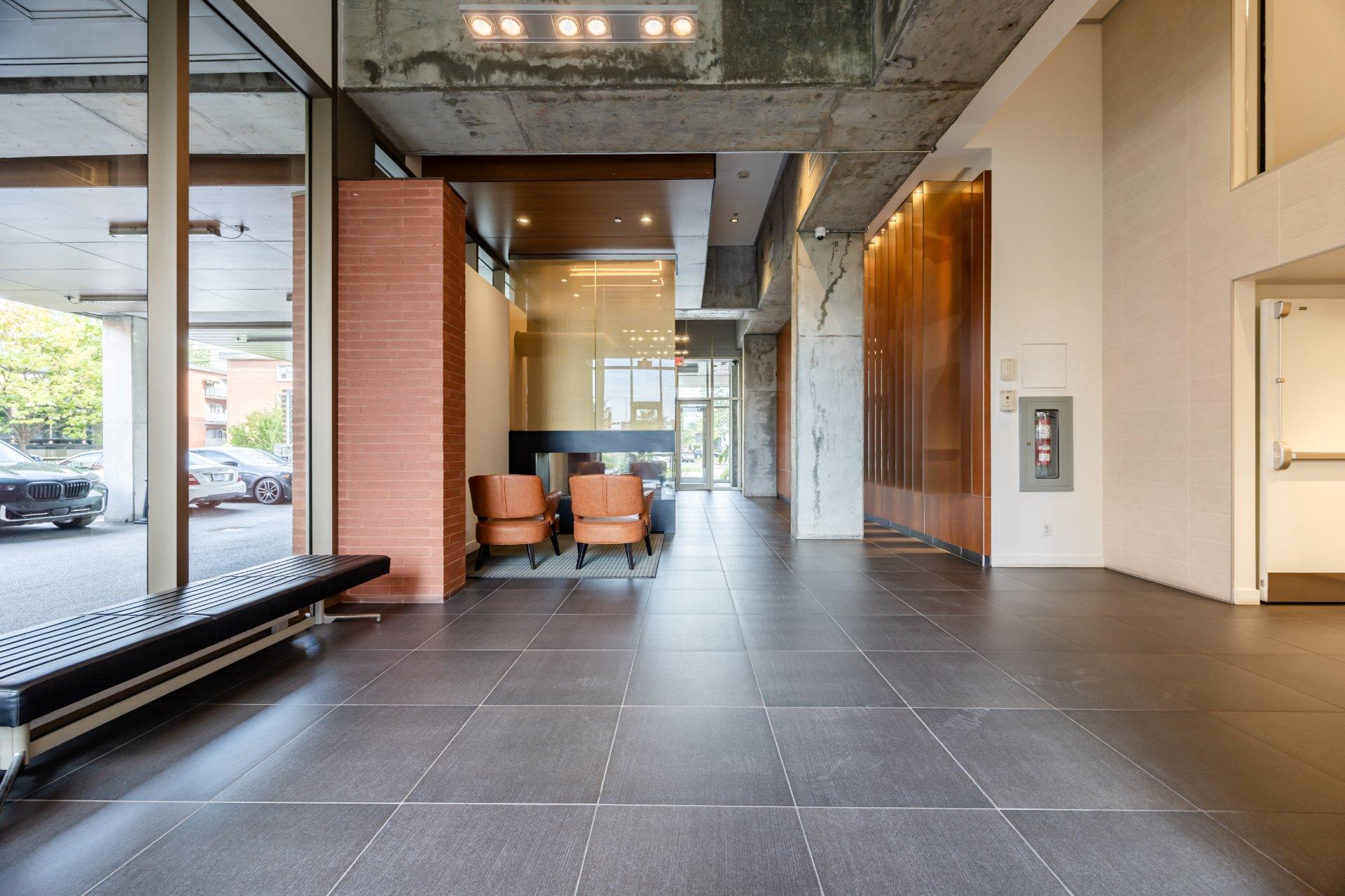 









905


Av. Plymouth

, 420,
Mont-Royal,




QC
H4P1B2

