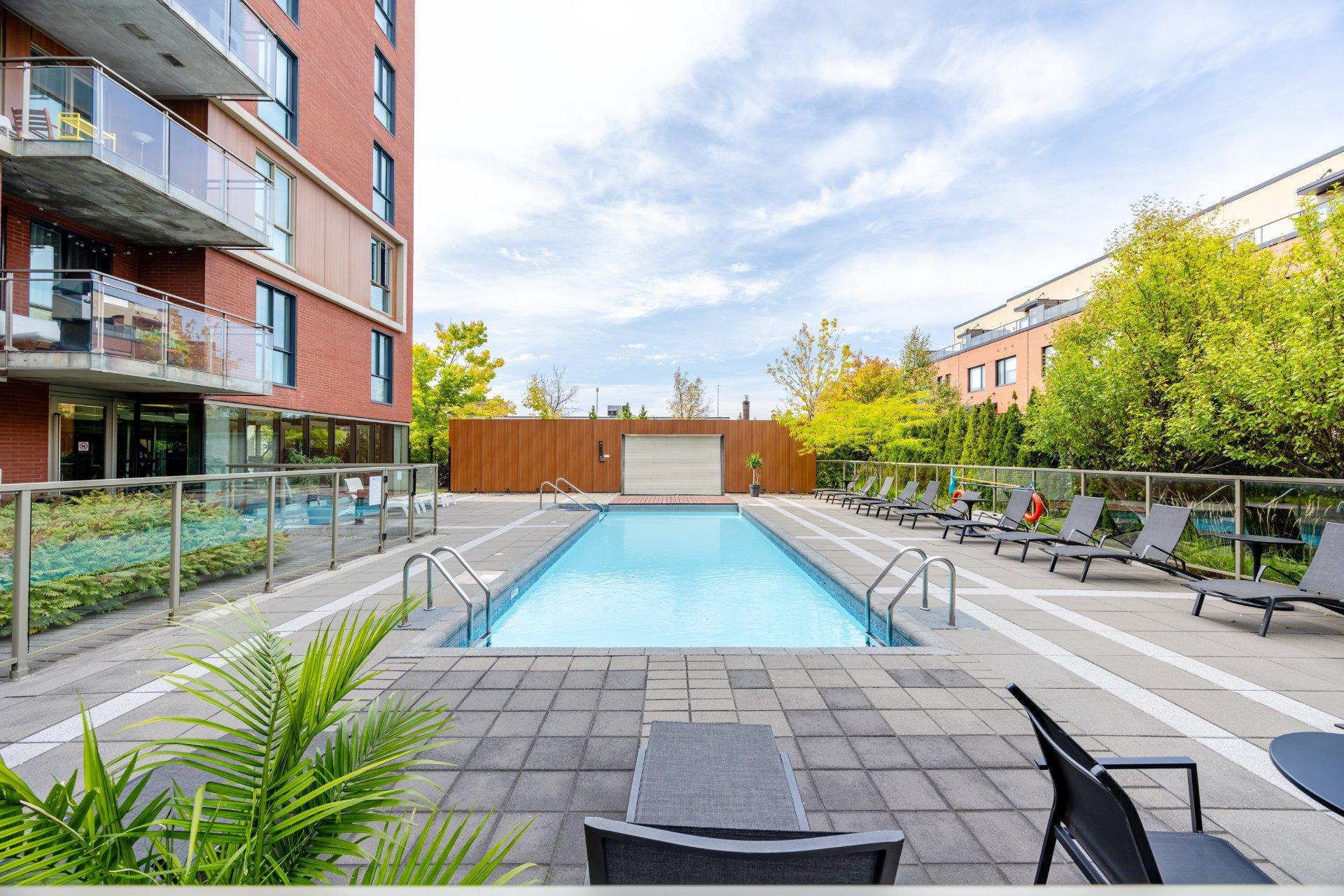 









905


Av. Plymouth

, 420,
Mont-Royal,




QC
H4P1B2

